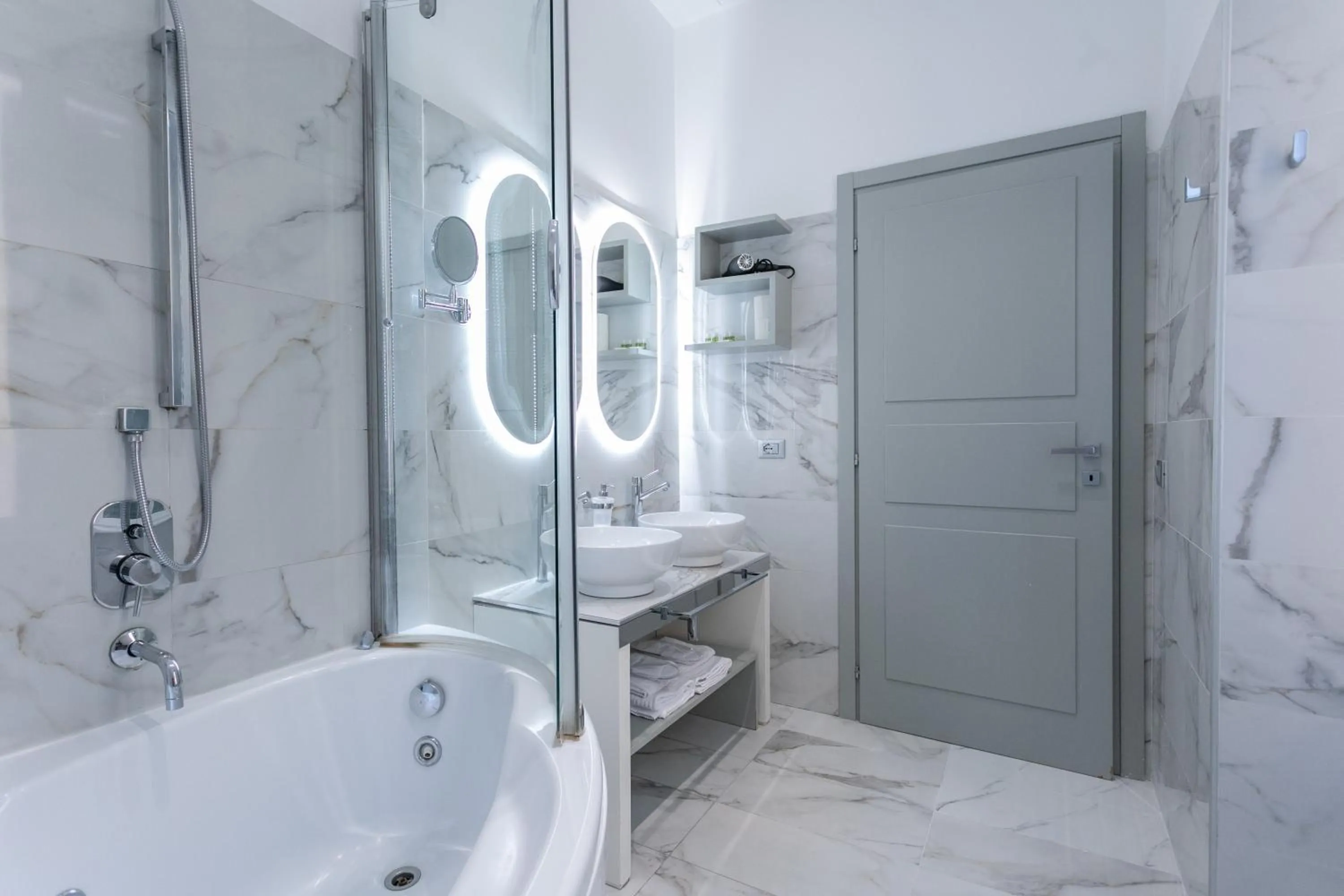 Bathroom in Cesare ai Cavalieri Suites