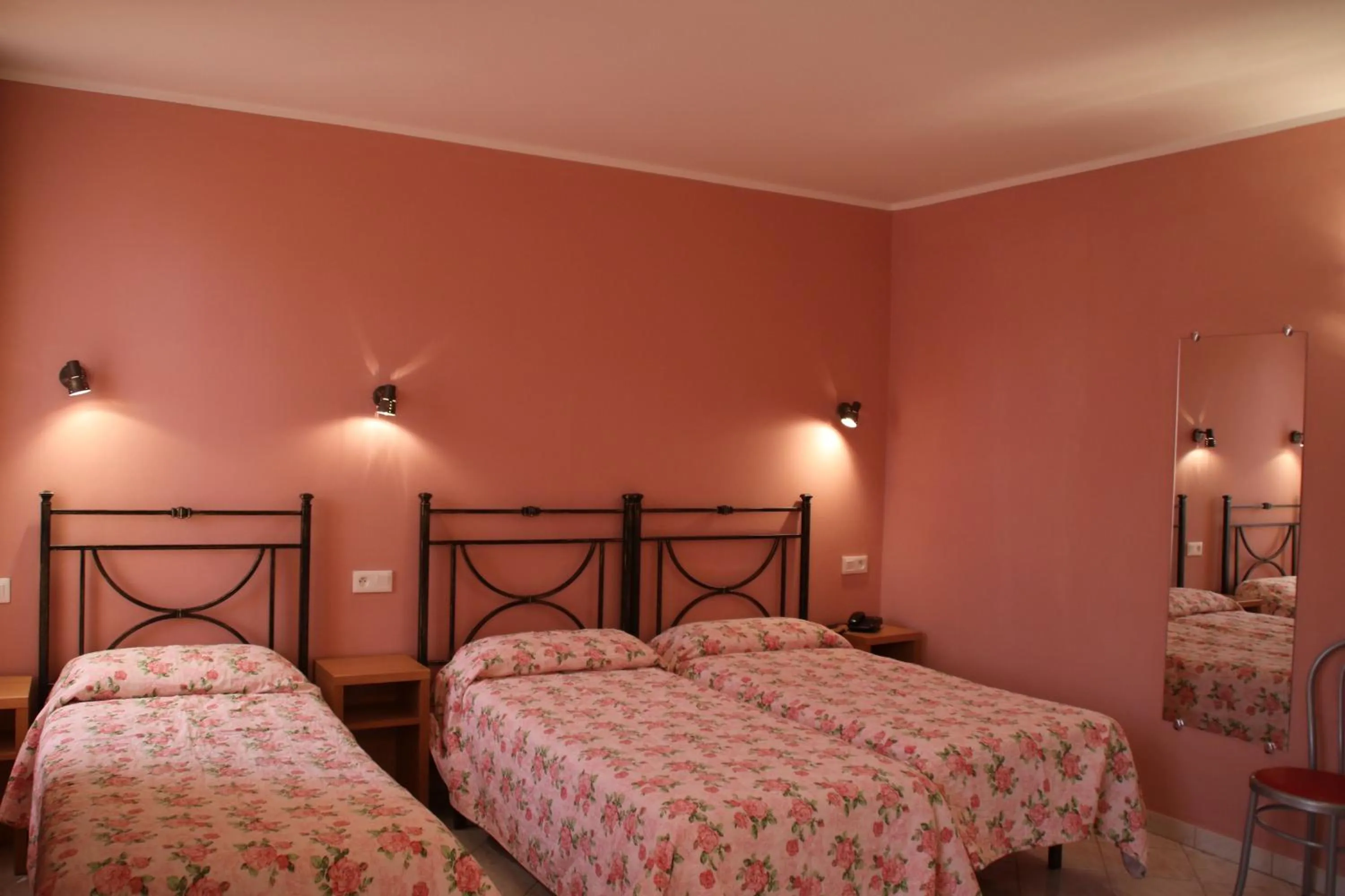 Photo of the whole room, Bed in Hôtel Lutetia