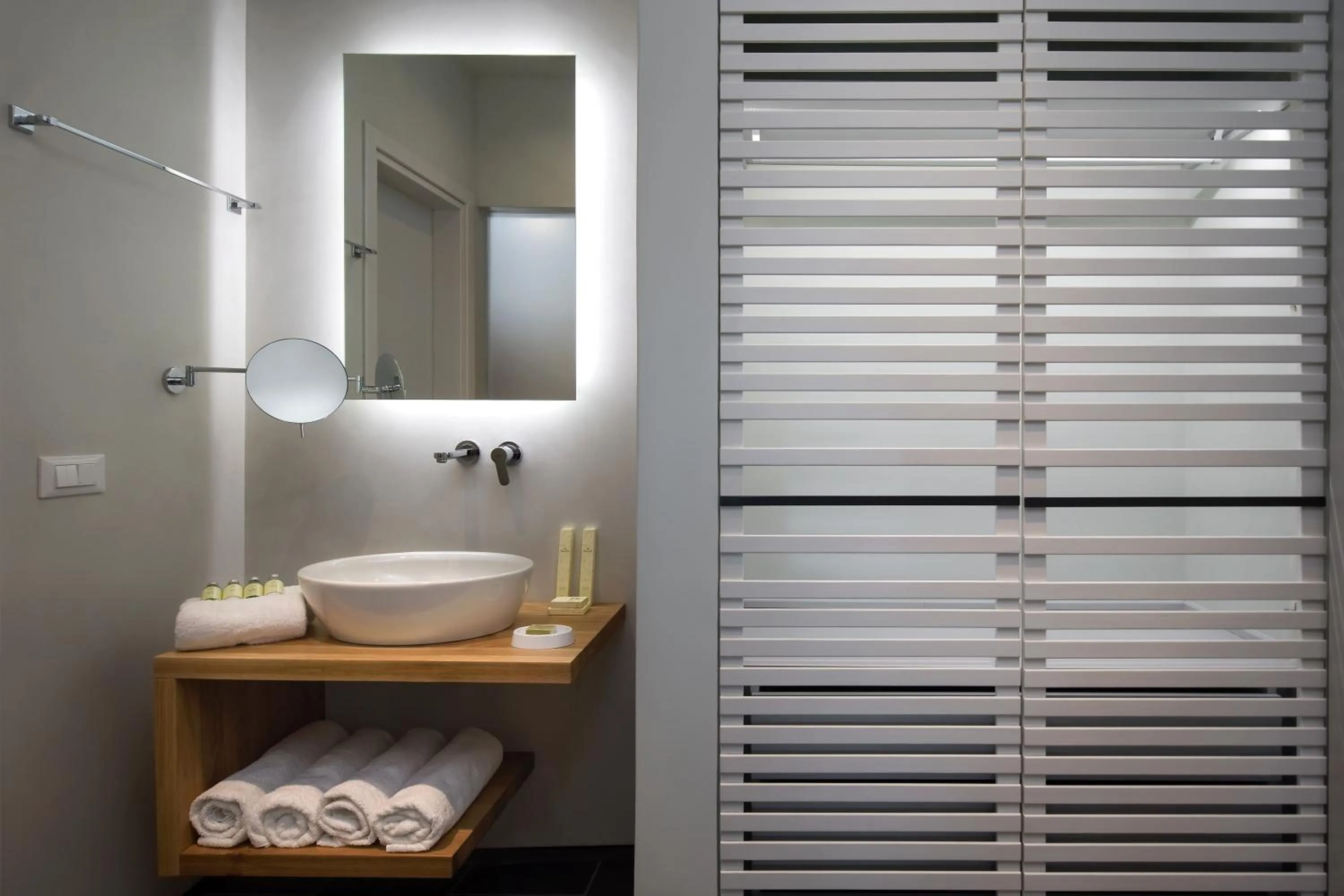 Bathroom in Meltemi Excelsior Suites