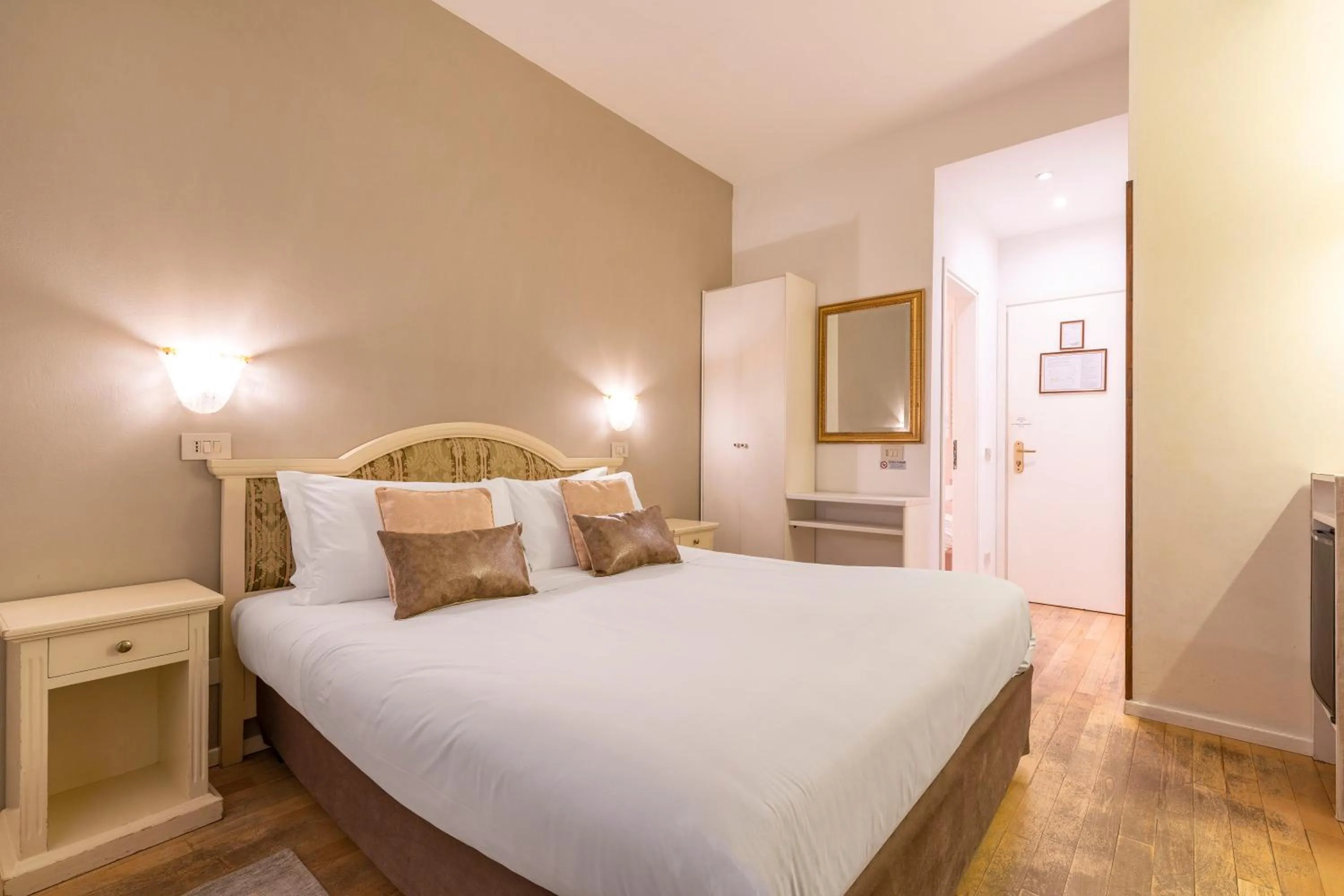 Bedroom, Bed in Hotel Casa Petrarca