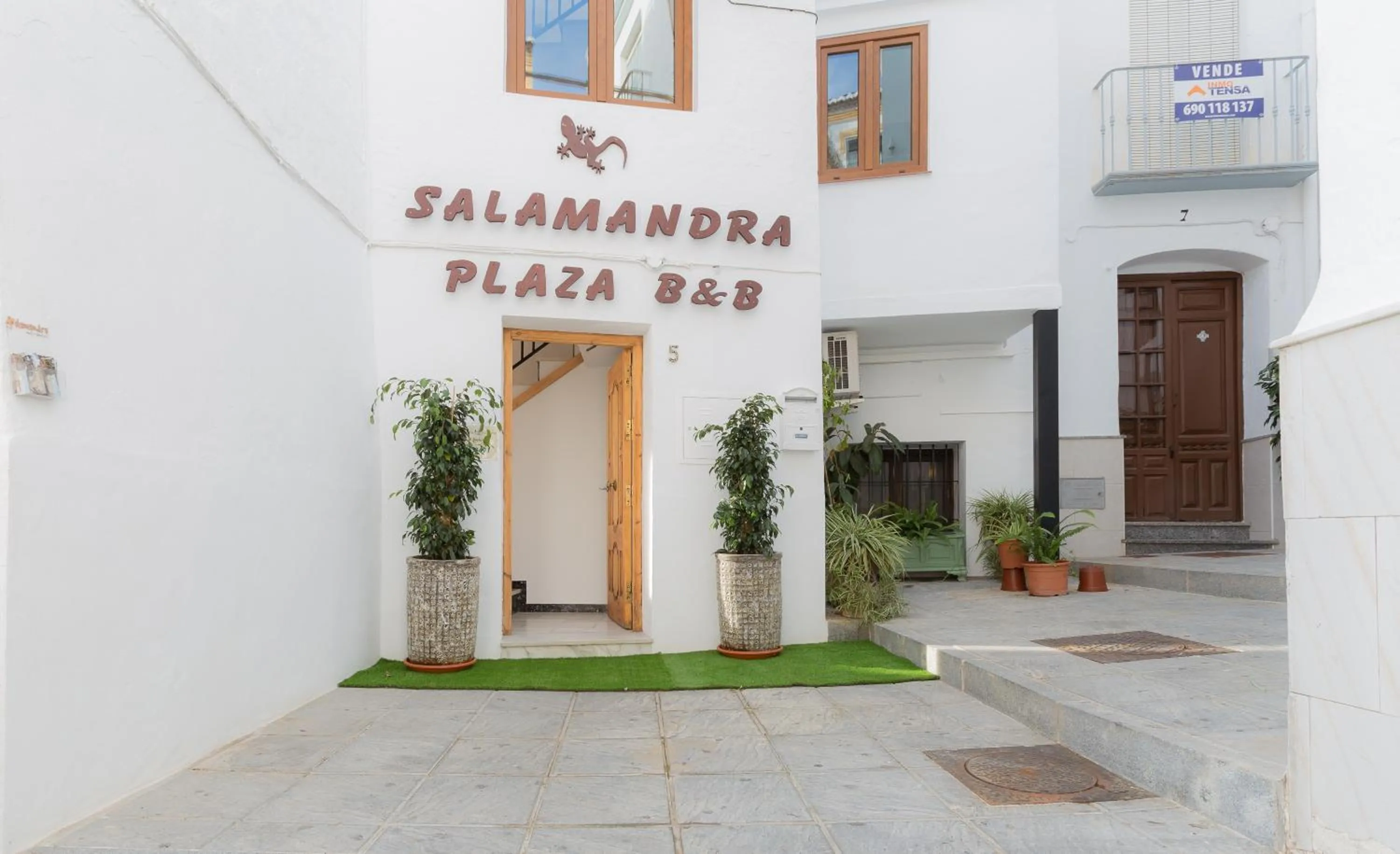 Facade/entrance in Salamandra Plaza