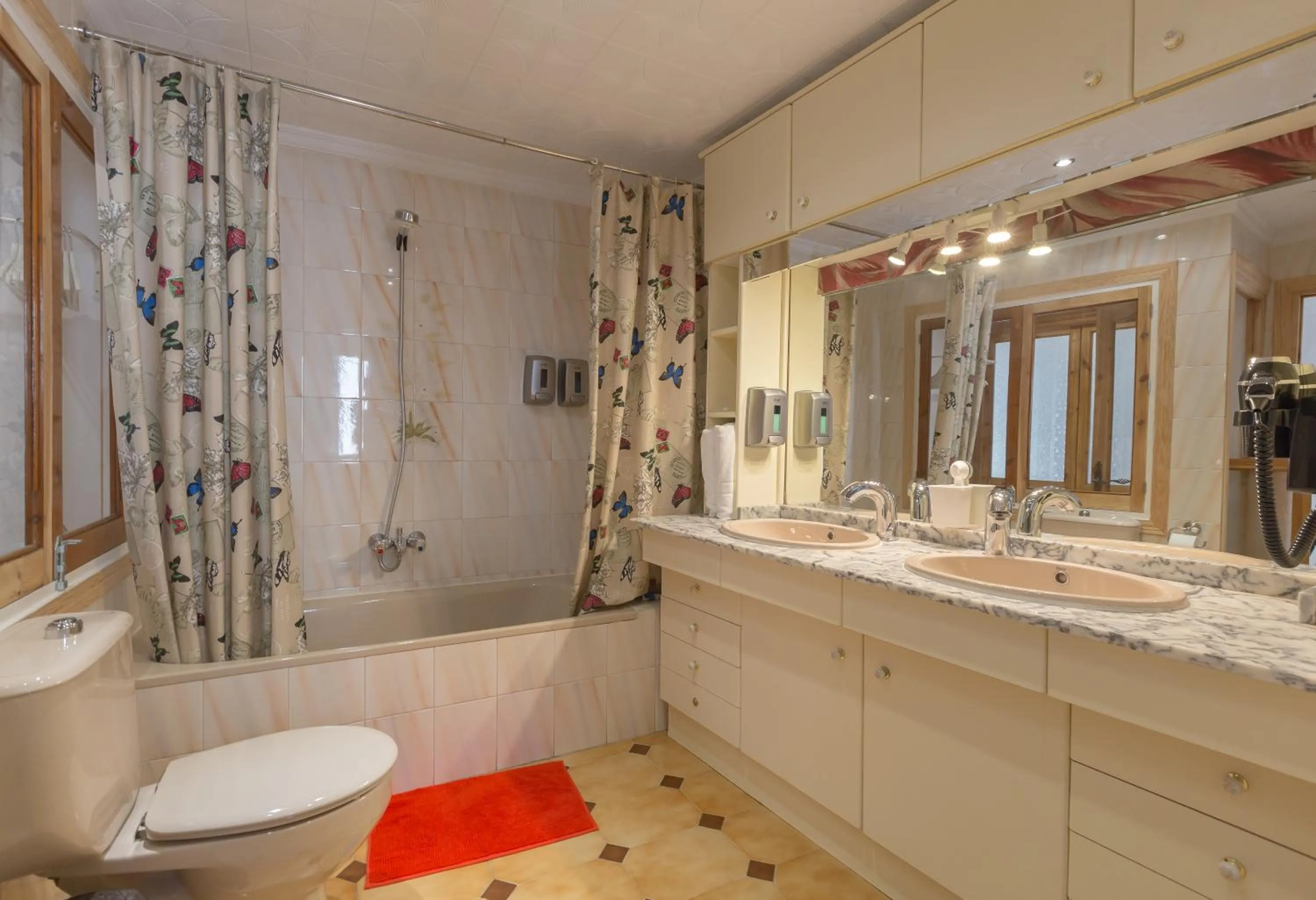 Bathroom in Salamandra Plaza