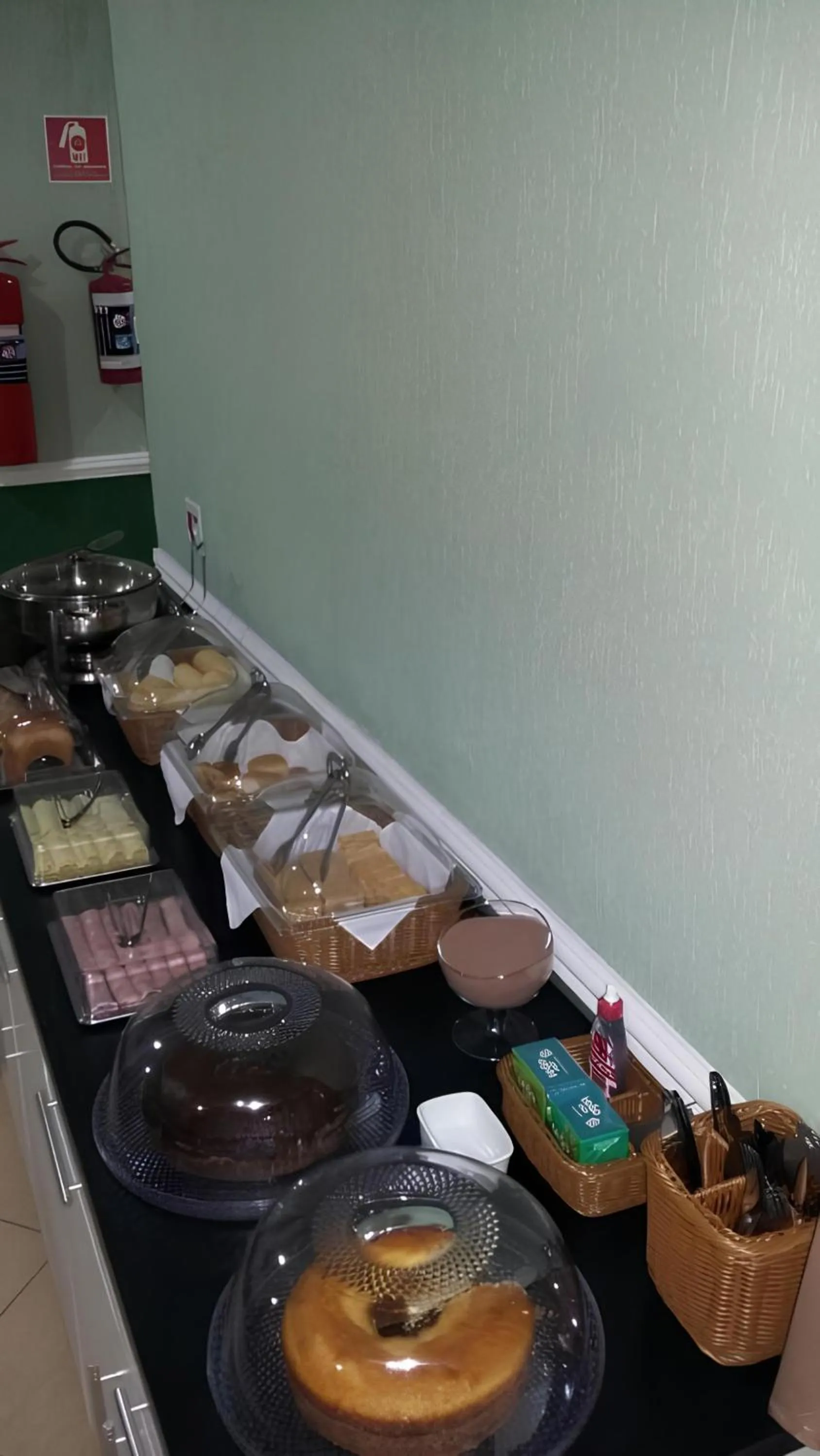 Breakfast in Hotel Tenda Brigadeiro - 5 Minutos a Pé do Metrô e Praça da Sé, 8 Minutos da Rua 25 de Março e Liberdade - Estacionamento Opcional