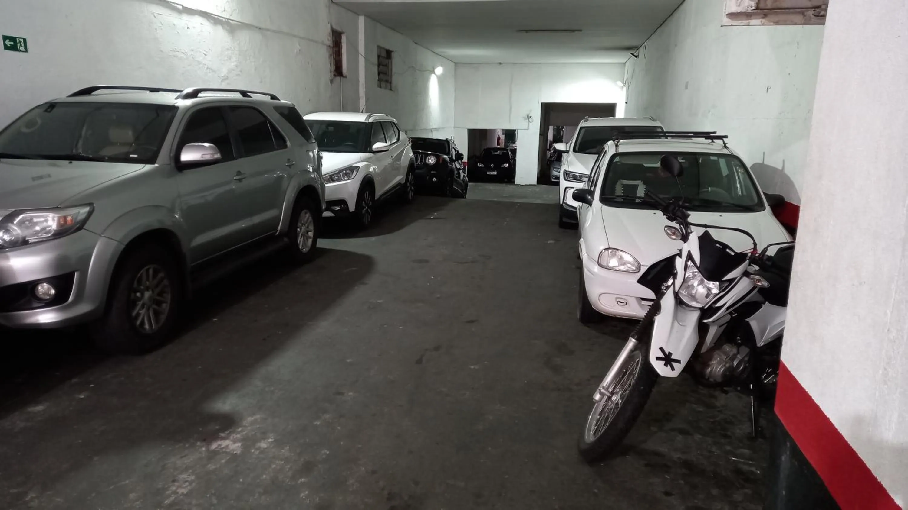 Parking in Hotel Tenda Brigadeiro - 5 Minutos a Pé do Metrô e Praça da Sé, 8 Minutos da Rua 25 de Março e Liberdade - Estacionamento Opcional