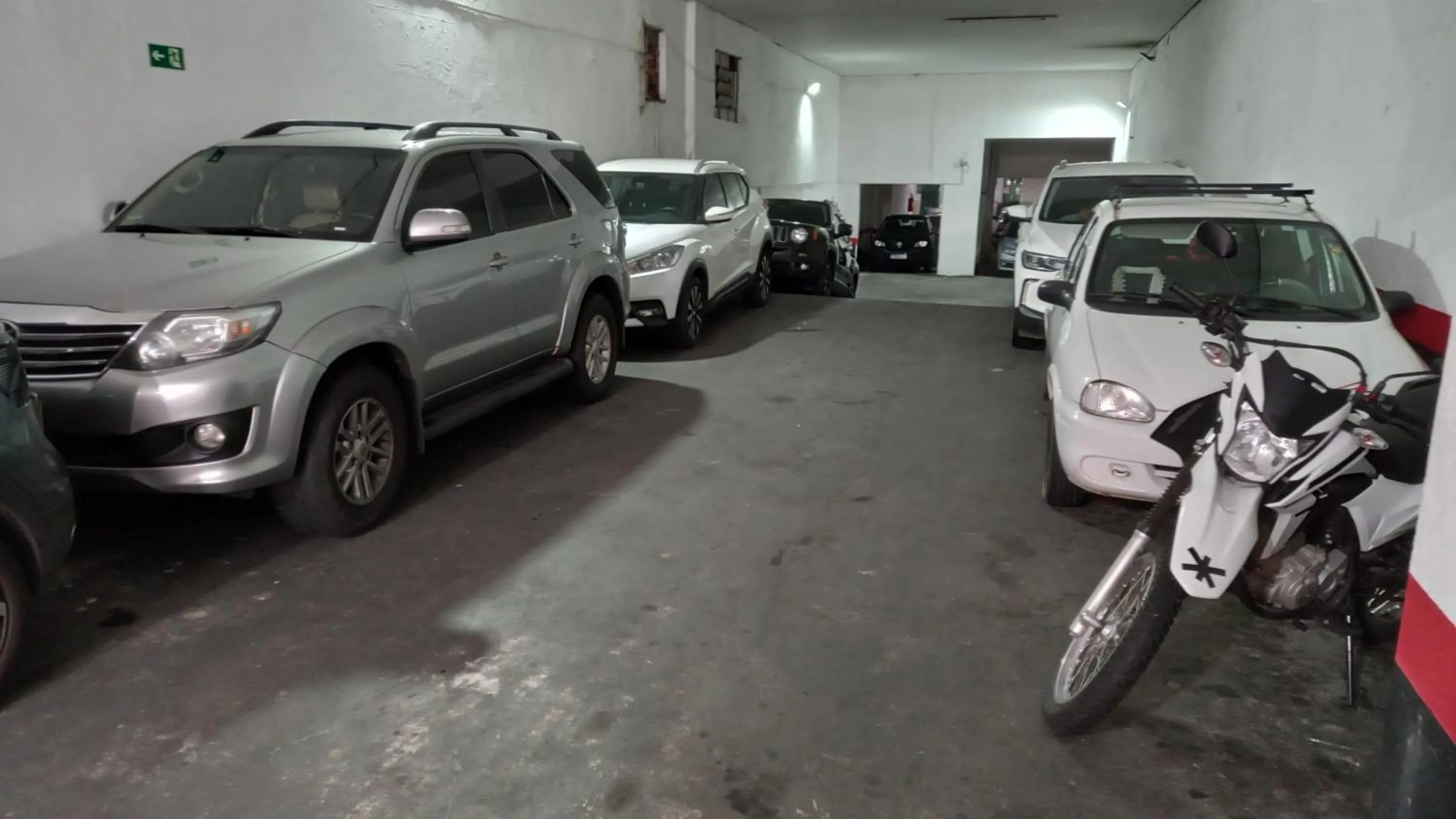 Parking in Hotel Tenda Brigadeiro - 5 Minutos a Pé do Metrô e Praça da Sé, 8 Minutos da Rua 25 de Março e Liberdade - Estacionamento Opcional