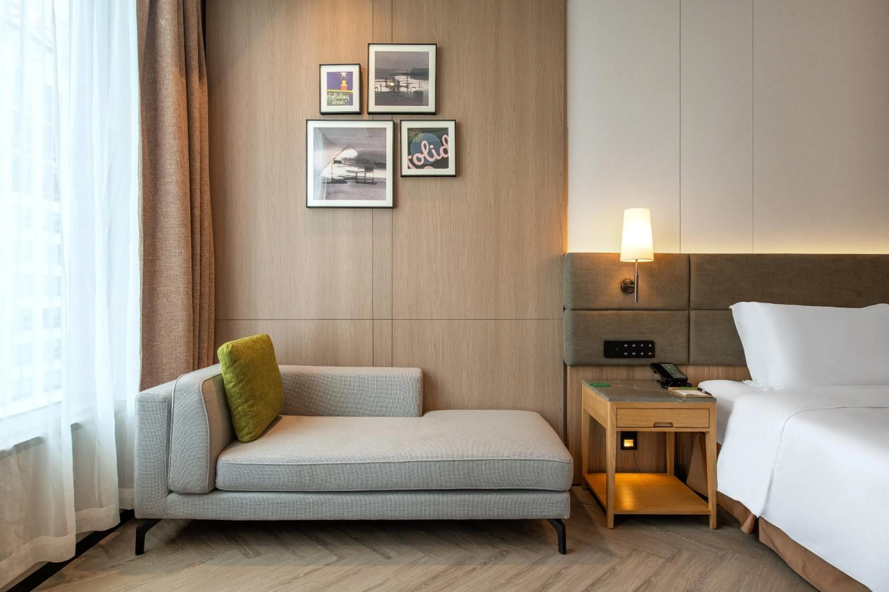 Bedroom, Bed in Holiday Inn Guangzhou Zhujiang New Town