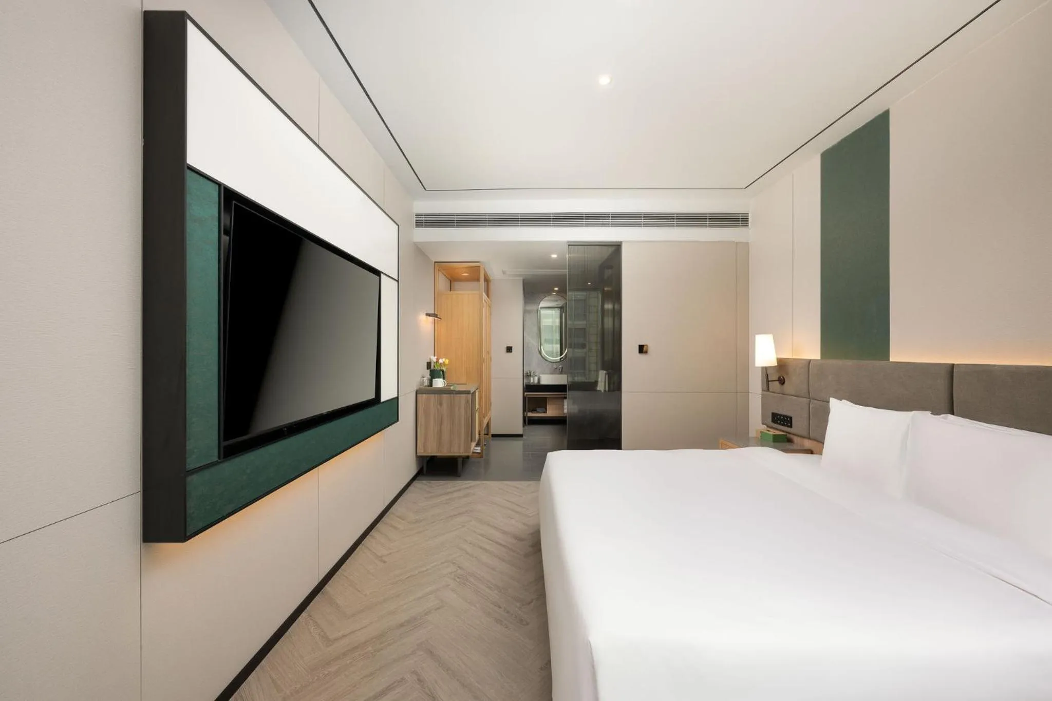 Photo of the whole room, Bed in Holiday Inn Guangzhou Zhujiang New Town