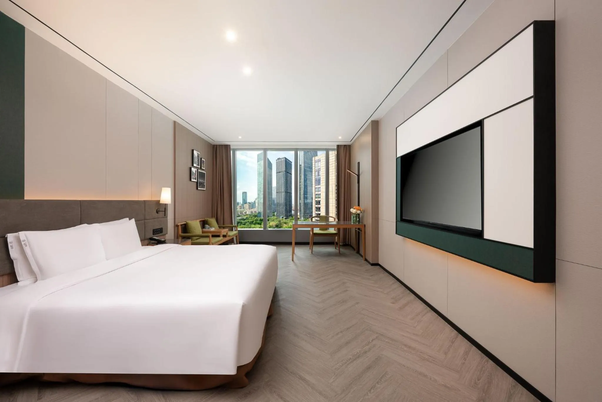 Photo of the whole room, Bed in Holiday Inn Guangzhou Zhujiang New Town