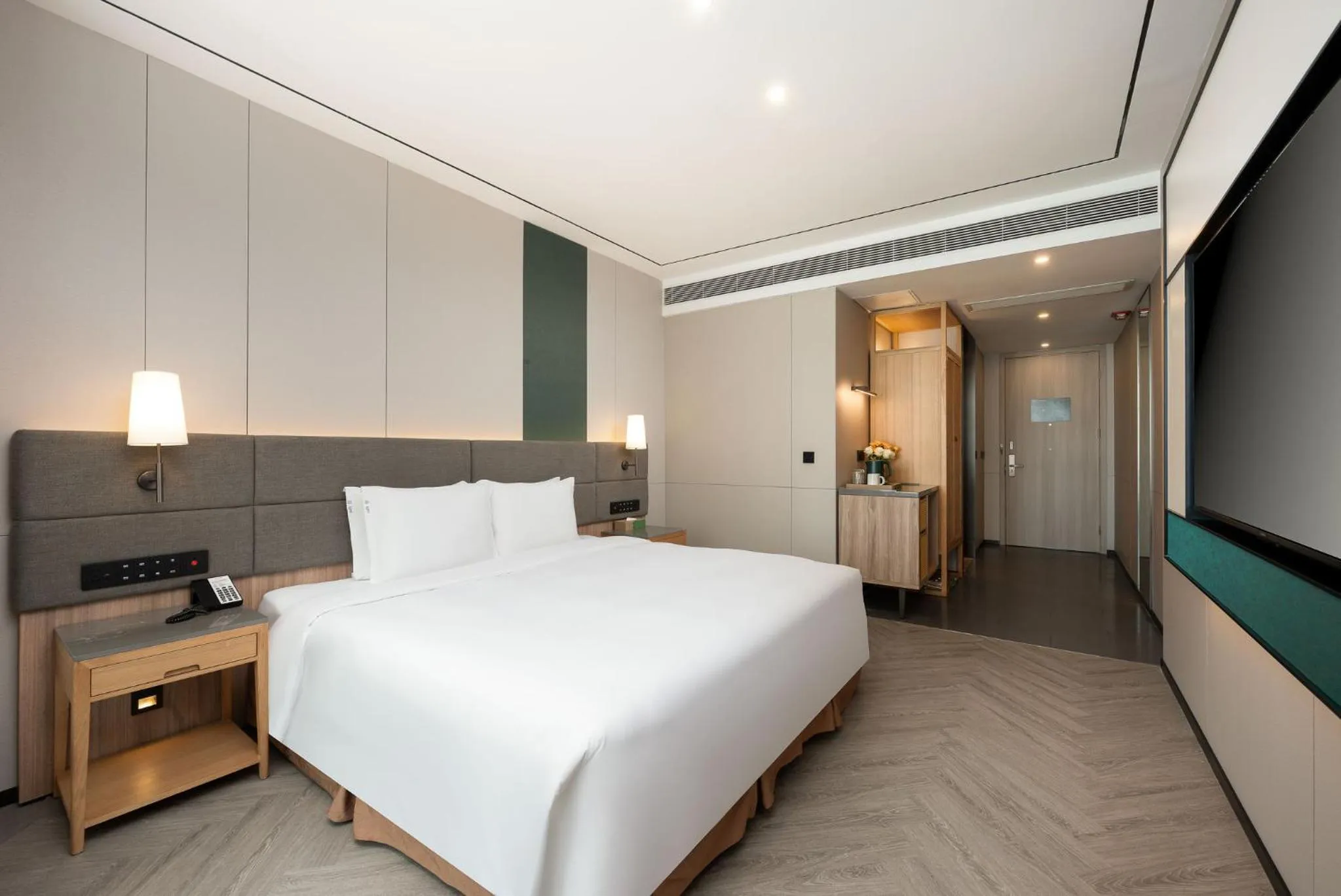 Photo of the whole room, Bed in Holiday Inn Guangzhou Zhujiang New Town