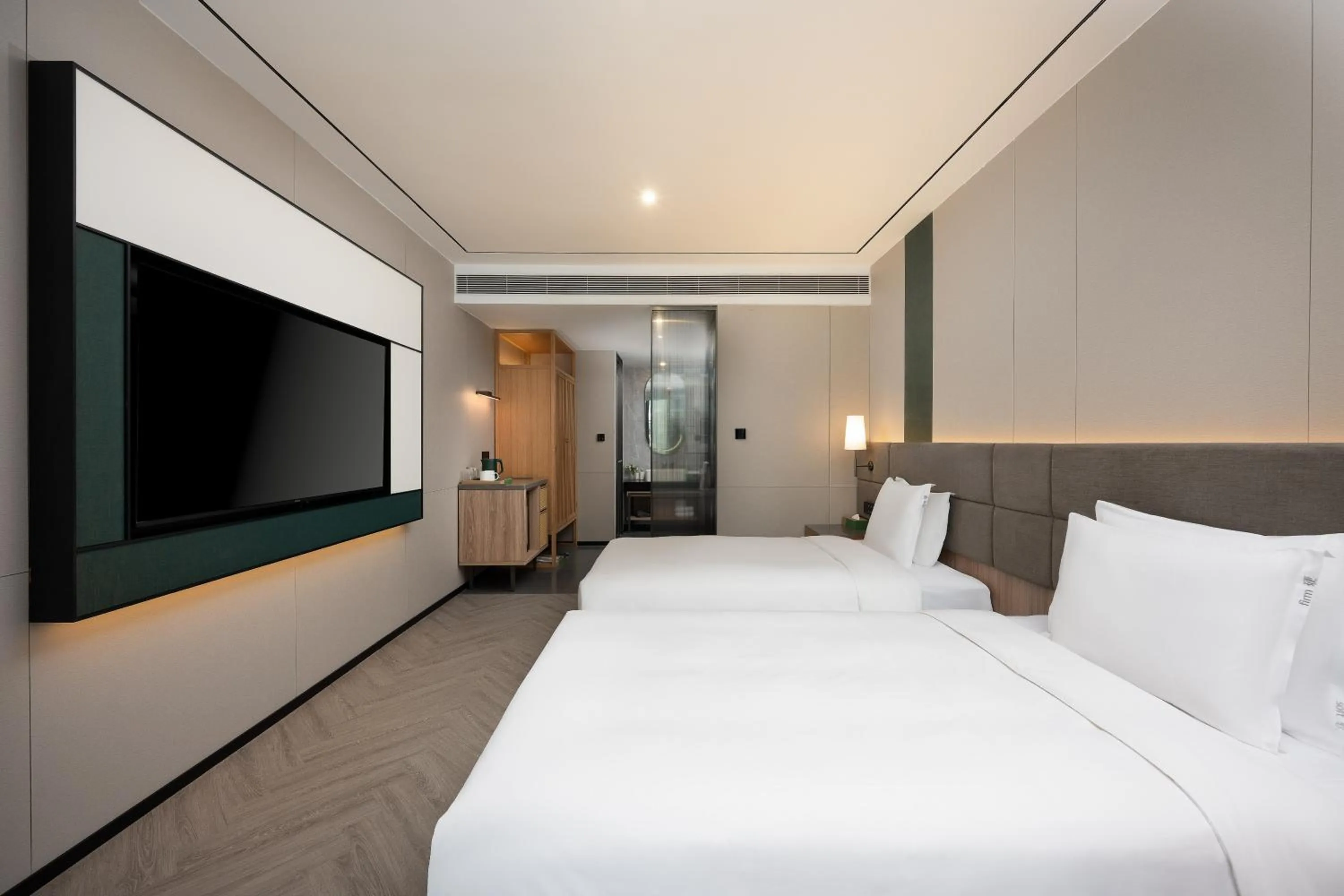 Bedroom, Bed in Holiday Inn Guangzhou Zhujiang New Town