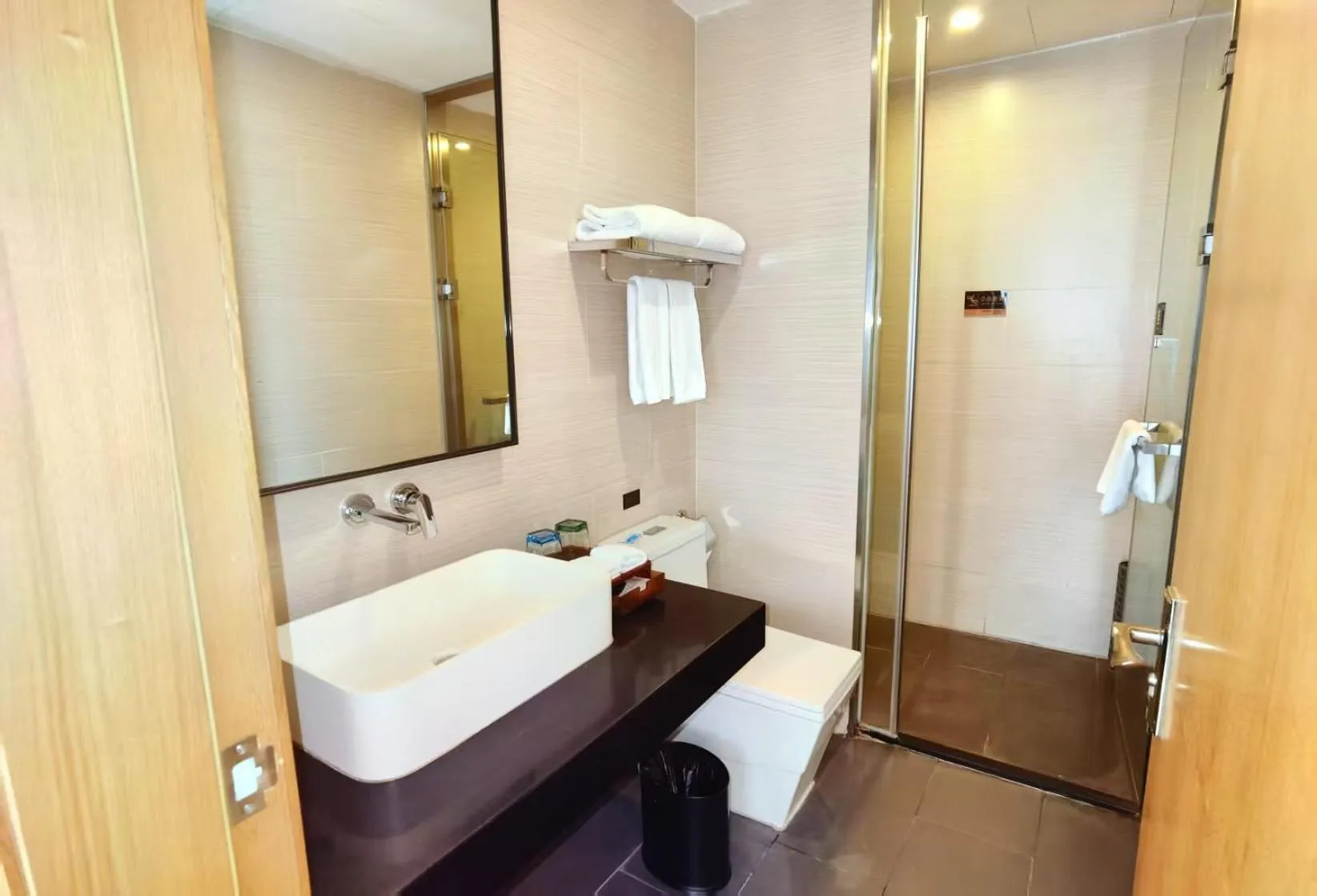 Shower, Bed in H' Elite Hotel