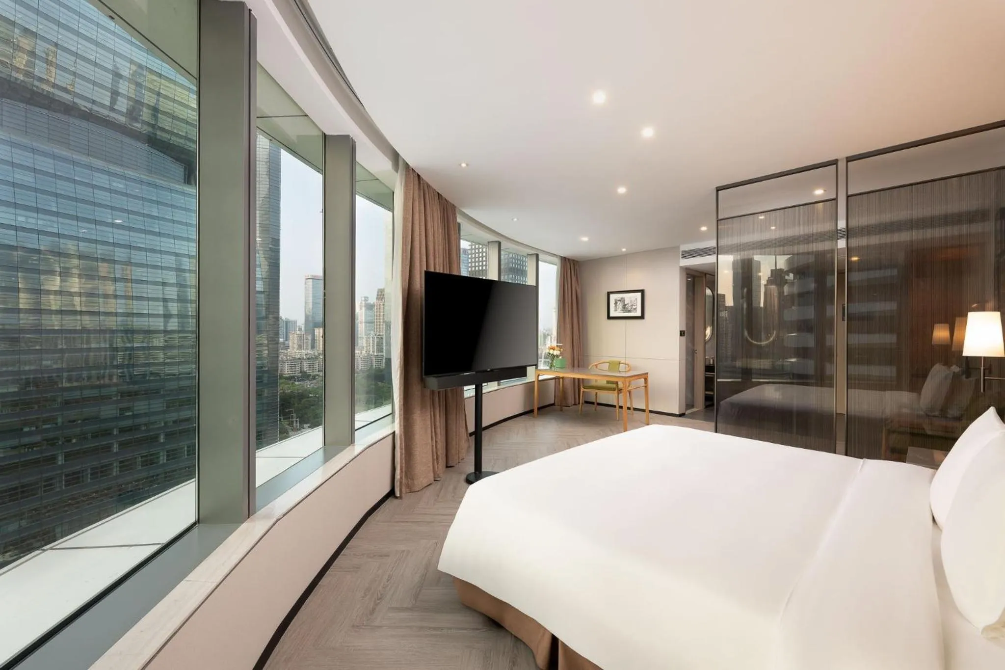 Photo of the whole room, Bed in Holiday Inn Guangzhou Zhujiang New Town