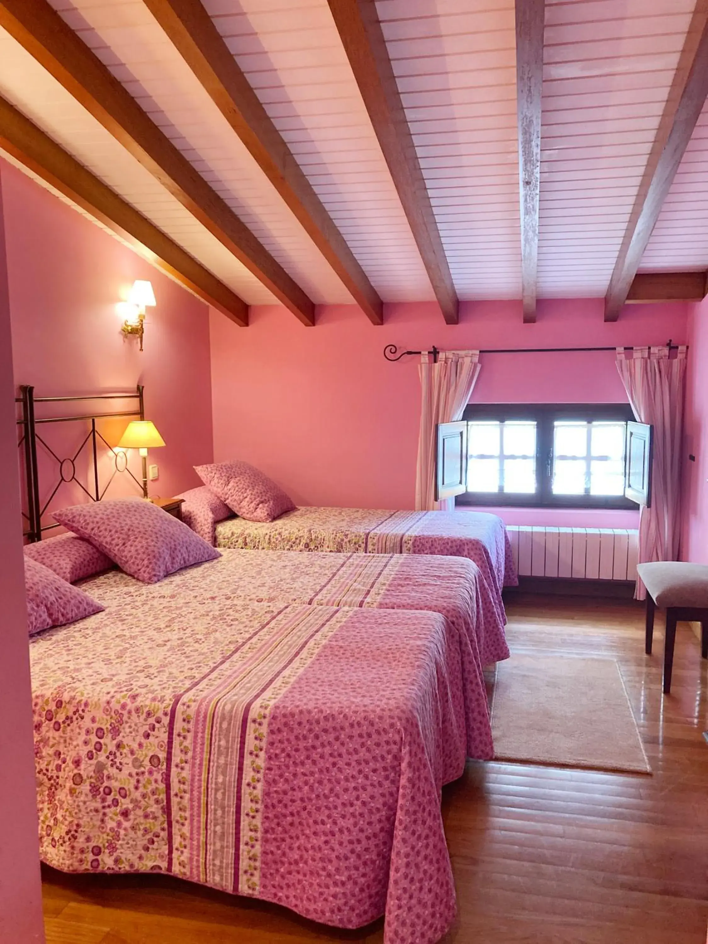 Triple Room in Posada La Casona de Los Güelitos Triple Room in Posada La Casona de Los Güelitos