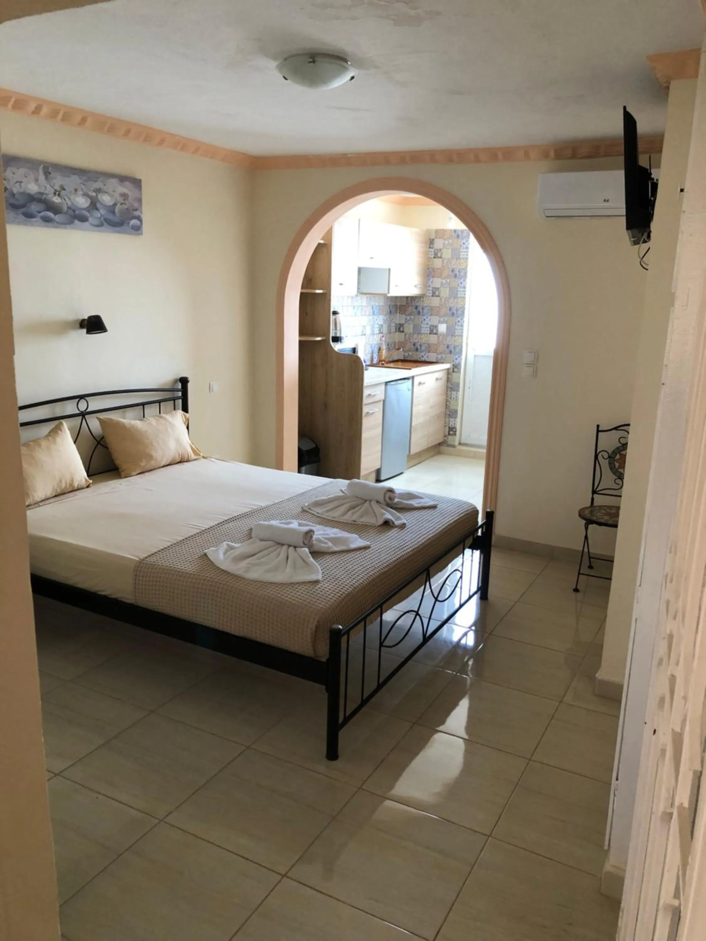 Bed in Nikolakakis Rooms Lavrio