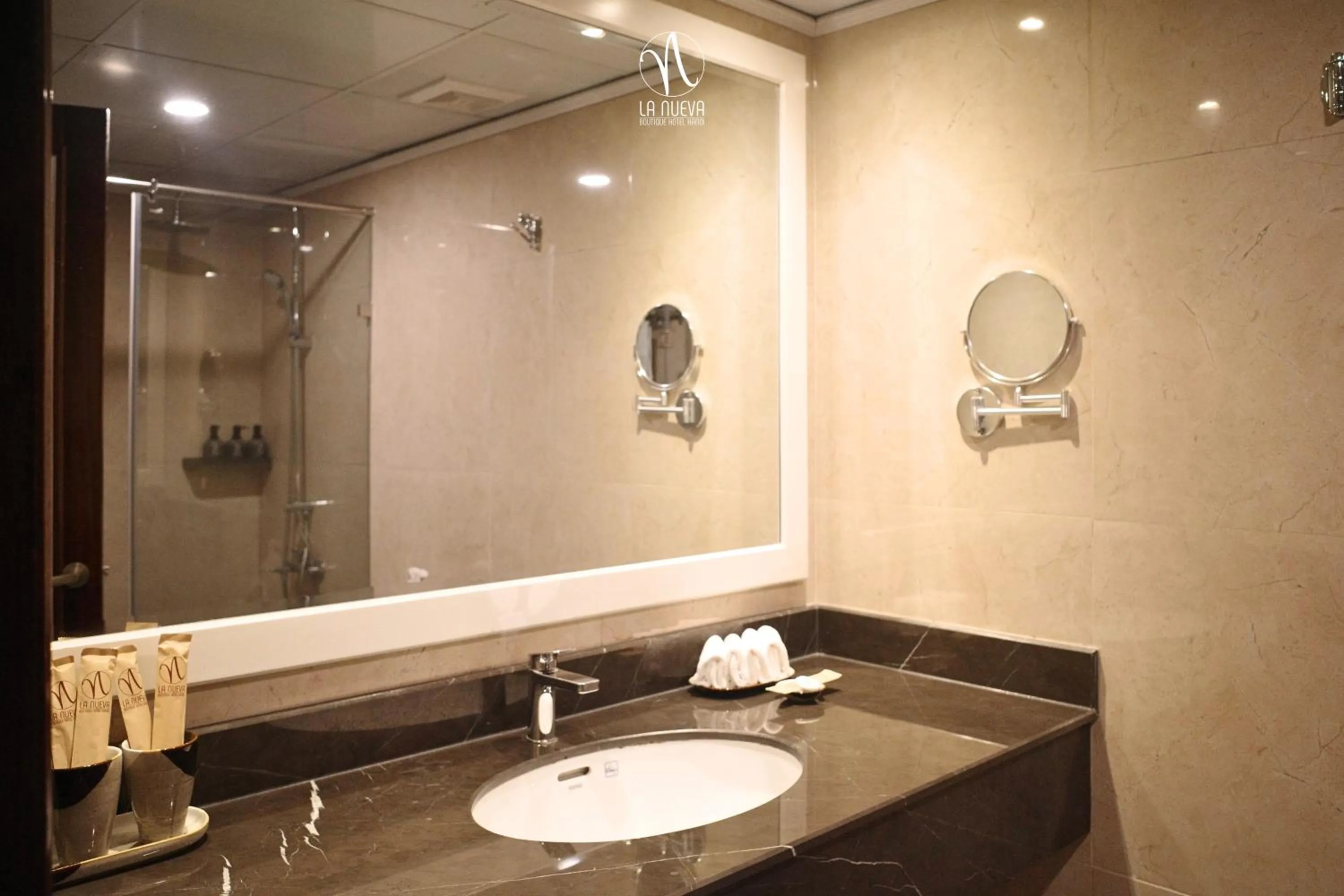 Toilet in La Nueva Boutique Hotel Hanoi & Spa