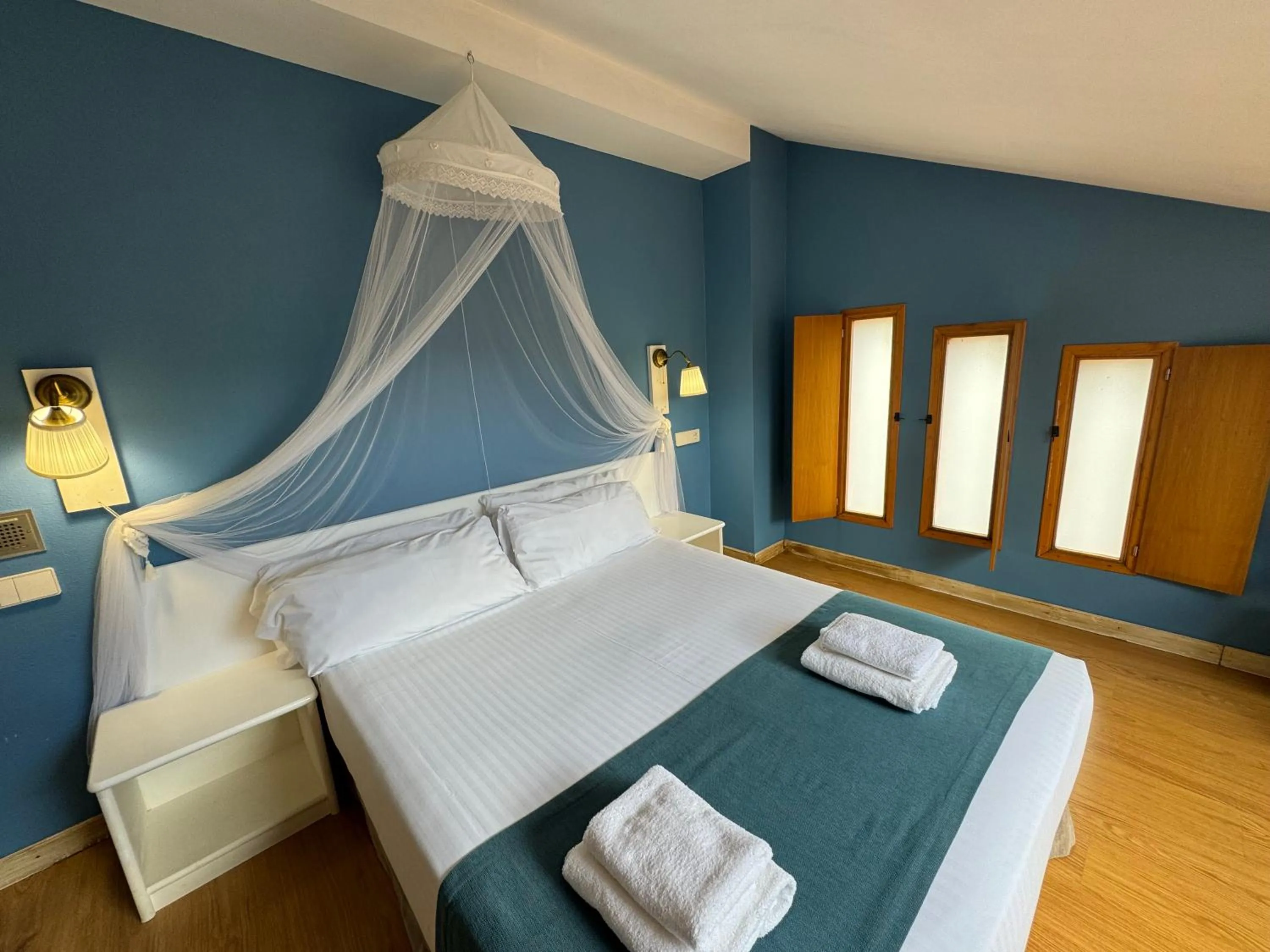 Photo of the whole room, Bed in Hotel Jakue