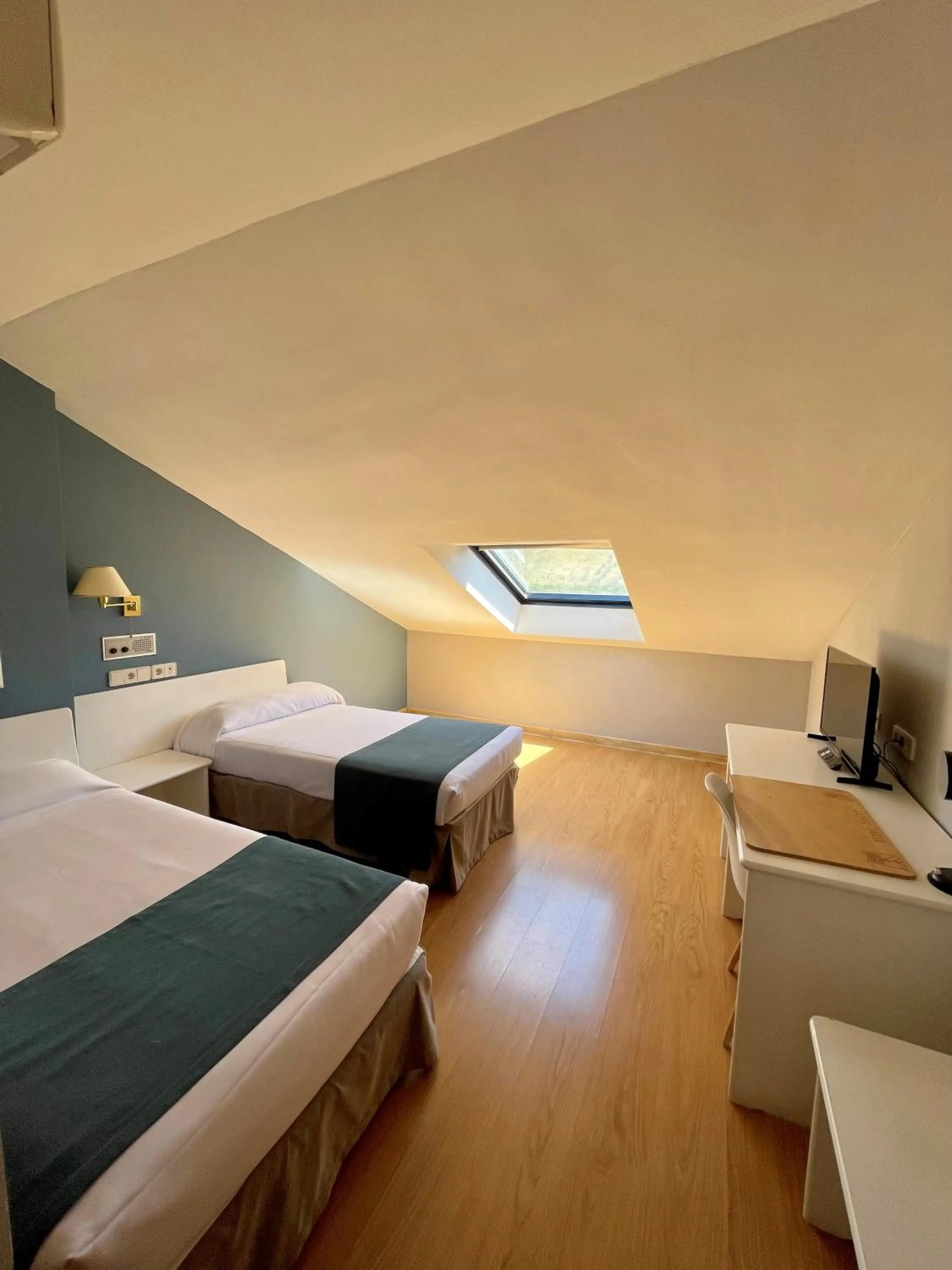 Photo of the whole room, Bed in Hotel Jakue