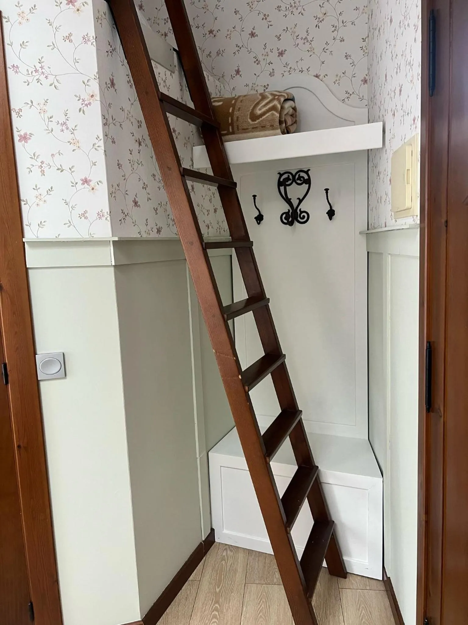 Decorative detail in Hotel Jakue