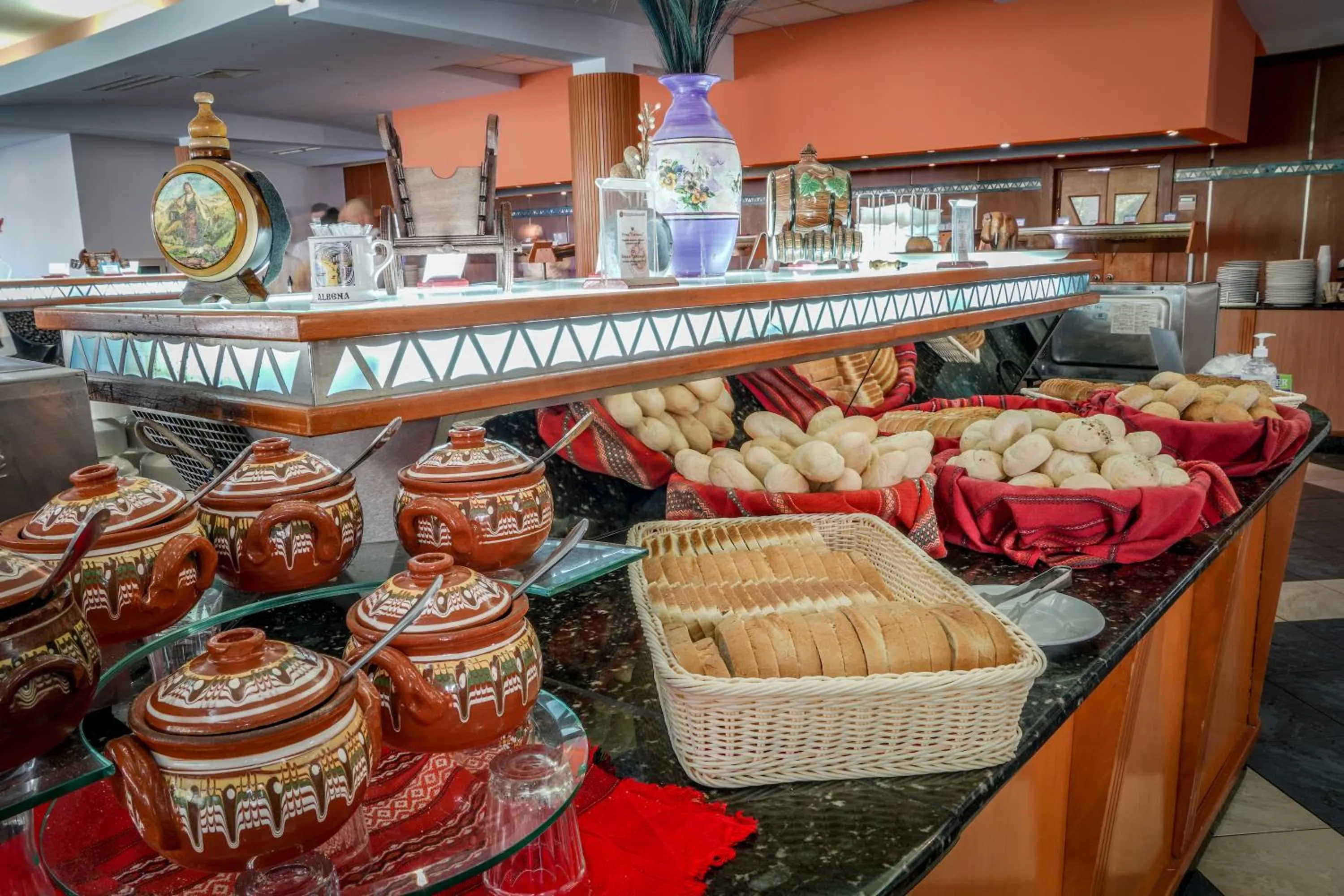 Restaurant/places to eat in Hotel Laguna Garden