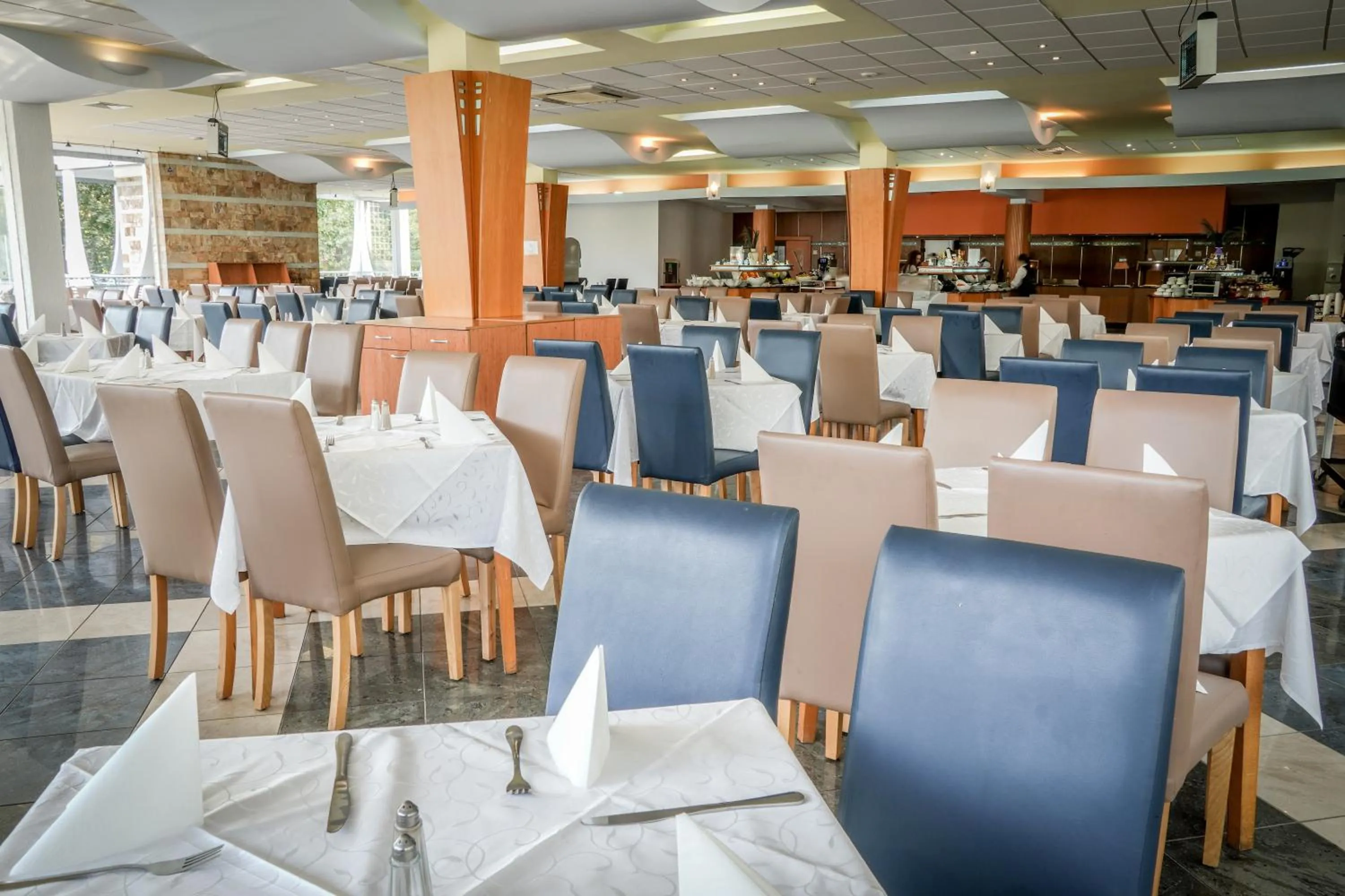 Restaurant/places to eat in Hotel Laguna Garden