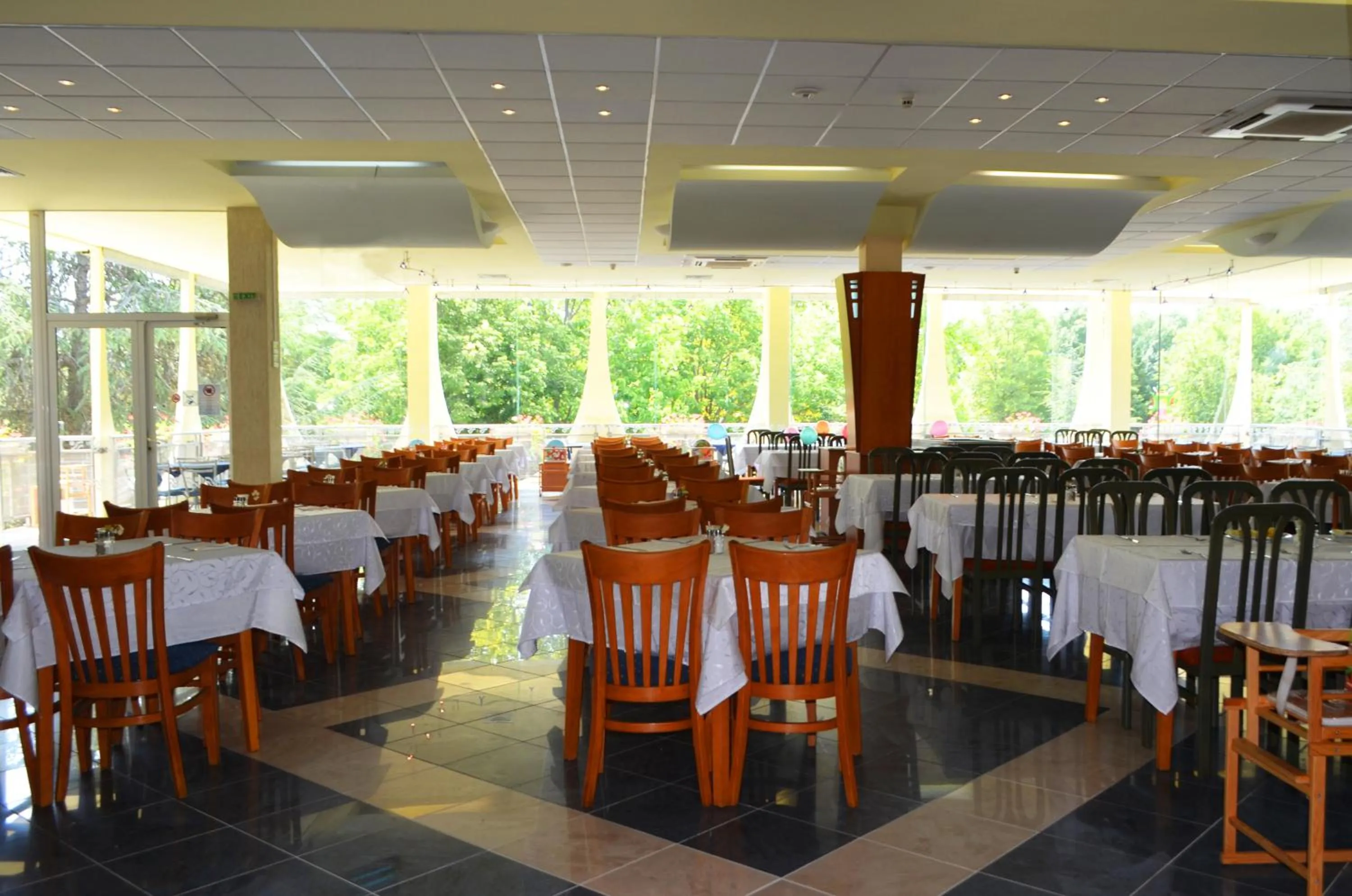 Food and drinks in Hotel Laguna Garden