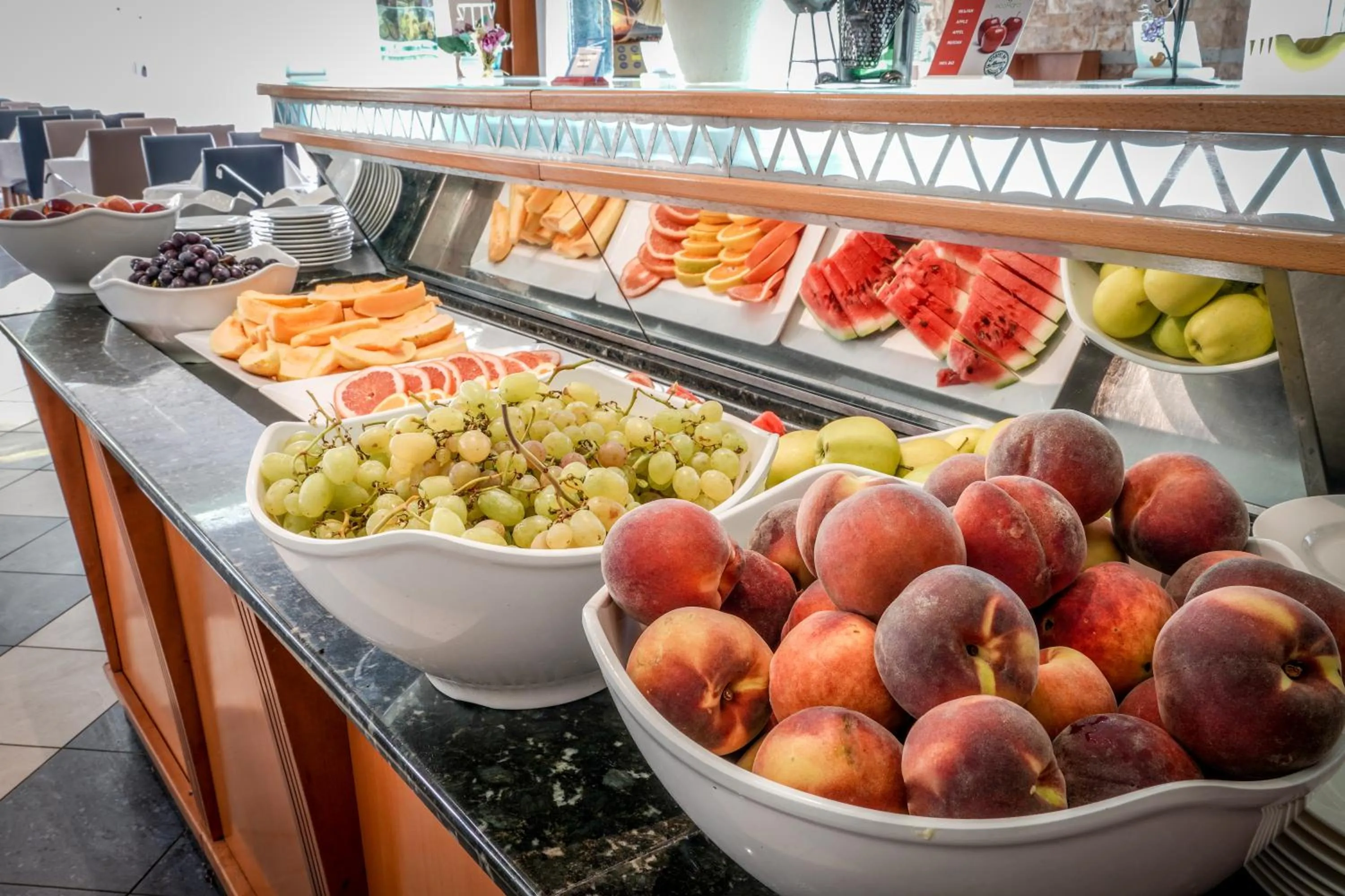 Restaurant/places to eat in Hotel Laguna Garden