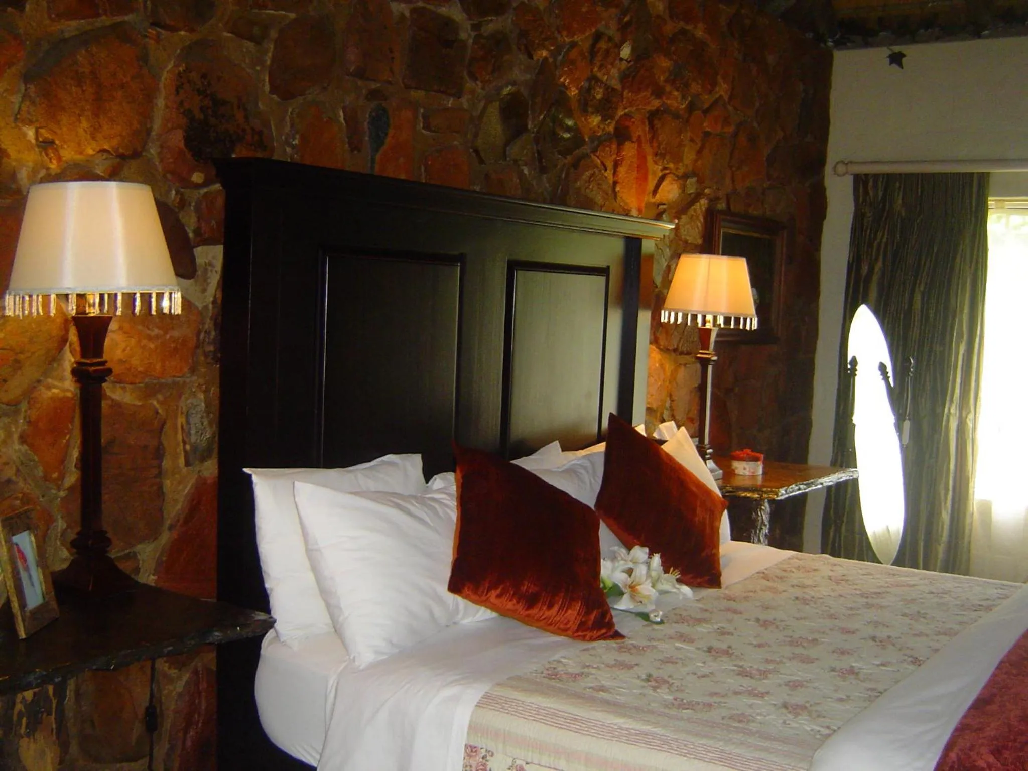 Bed in Forest Creek Lodge & Spa