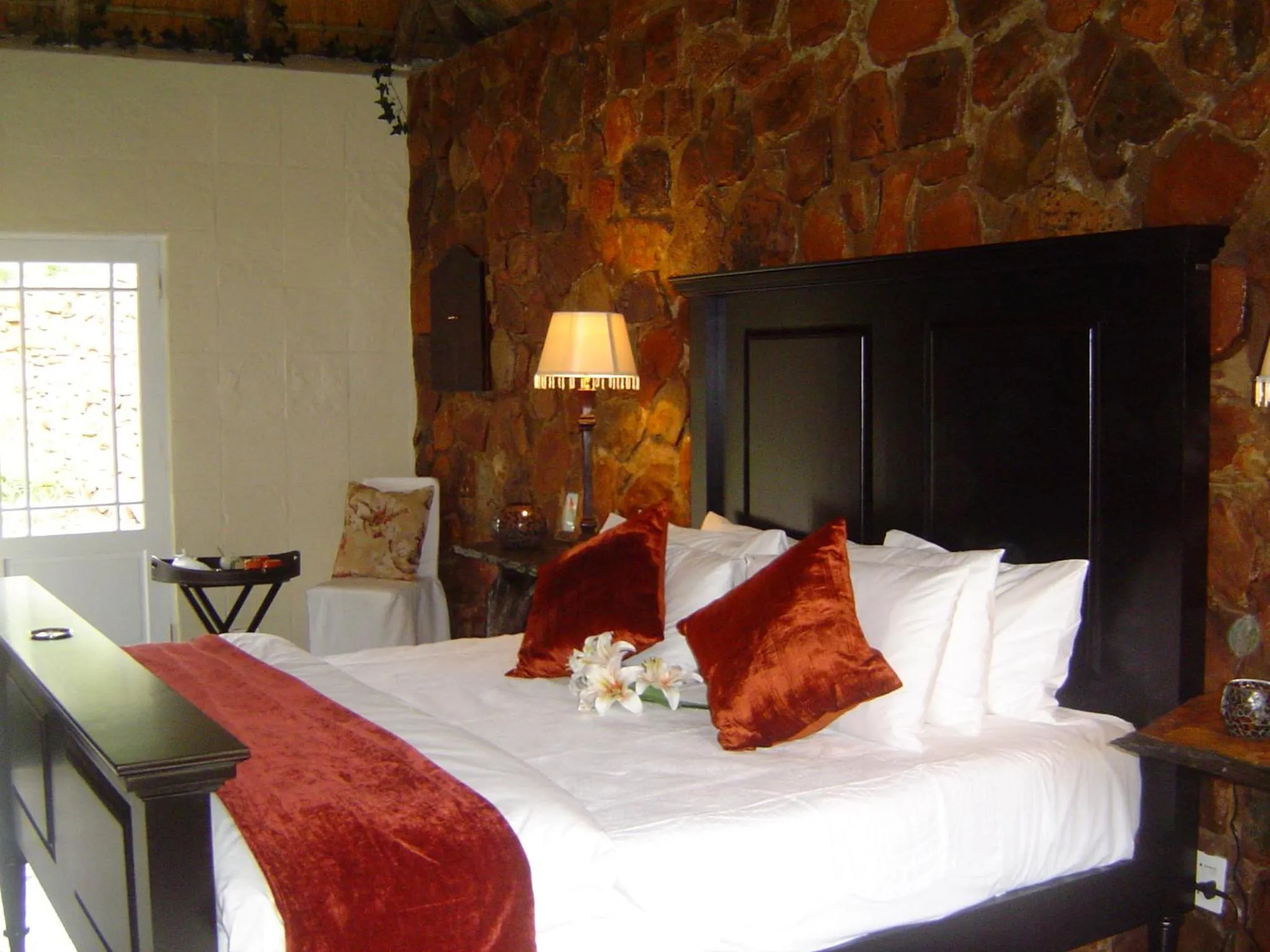 Bedroom, Bed in Forest Creek Lodge & Spa