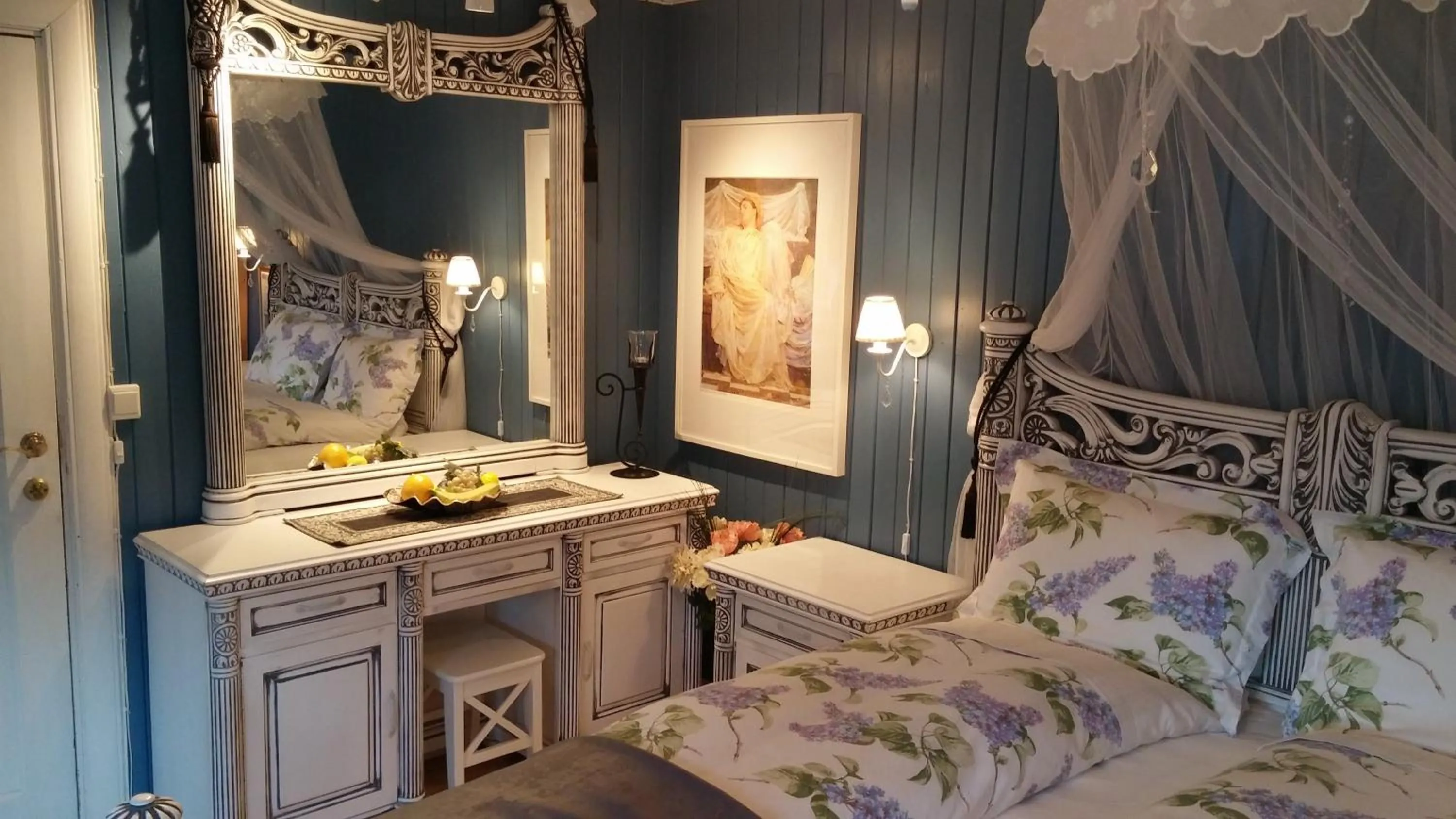 Decorative detail, Bed in Solheim Overnatting