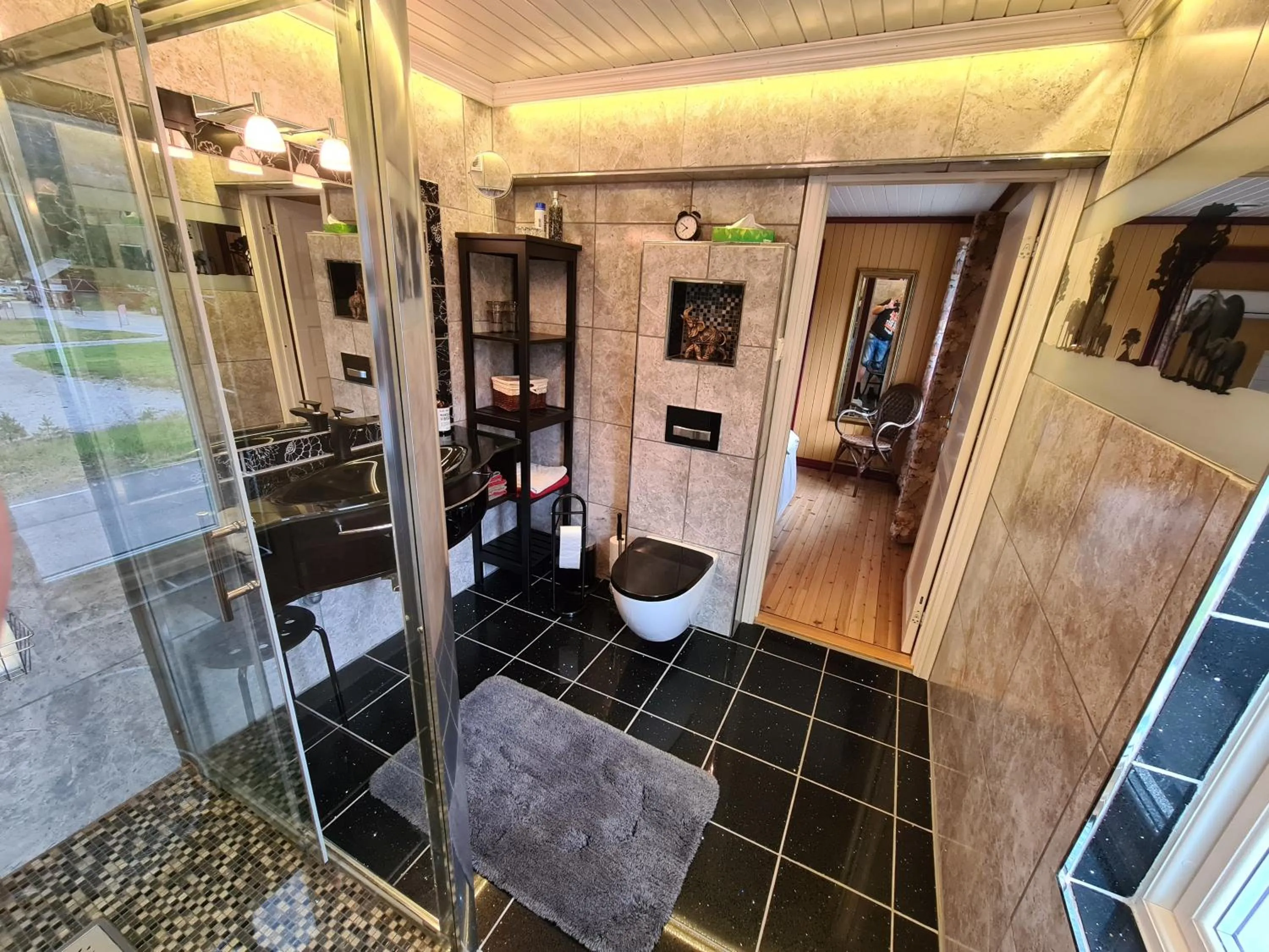 Shower in Solheim Overnatting