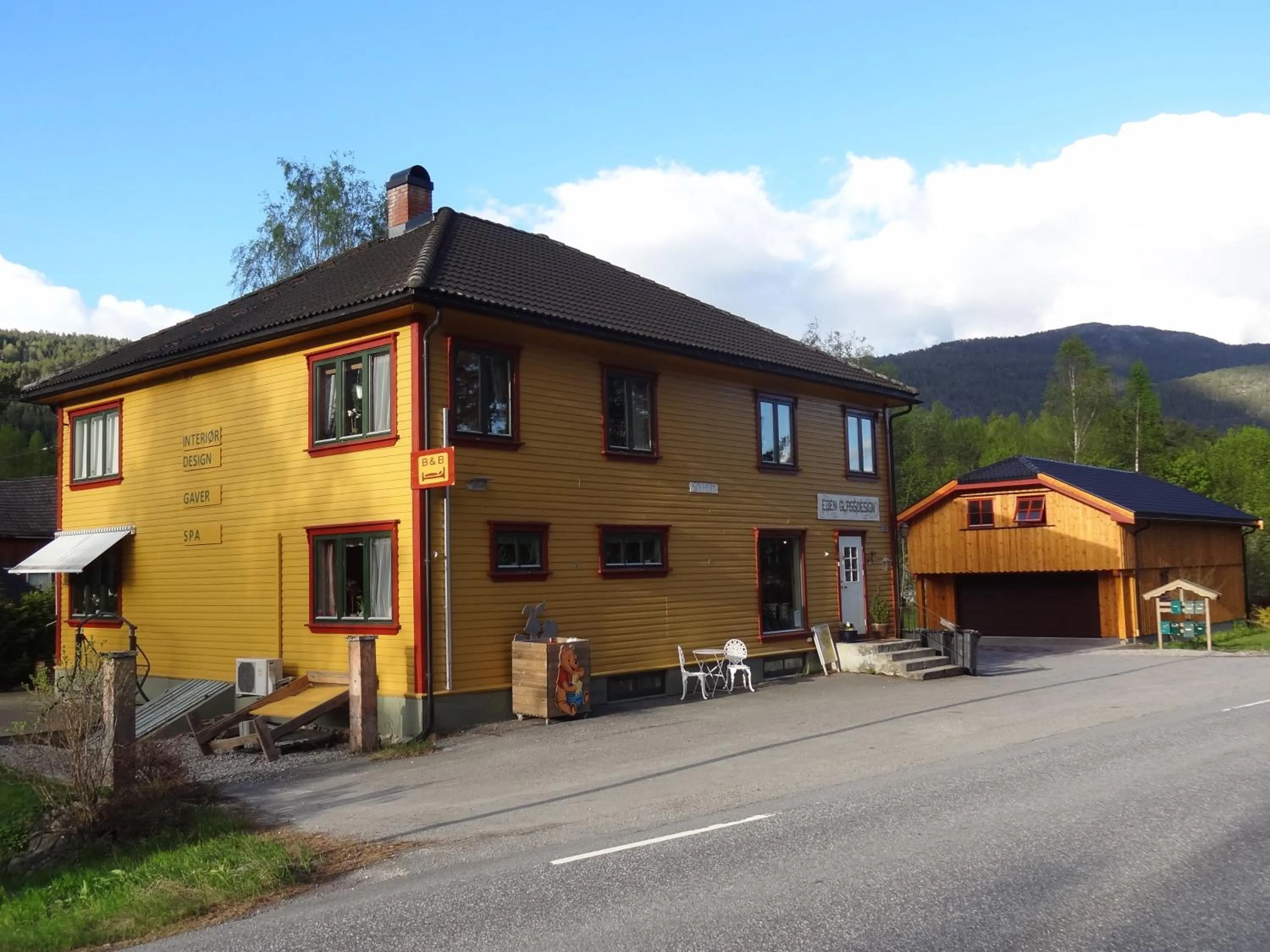 Facade/entrance in Solheim Overnatting