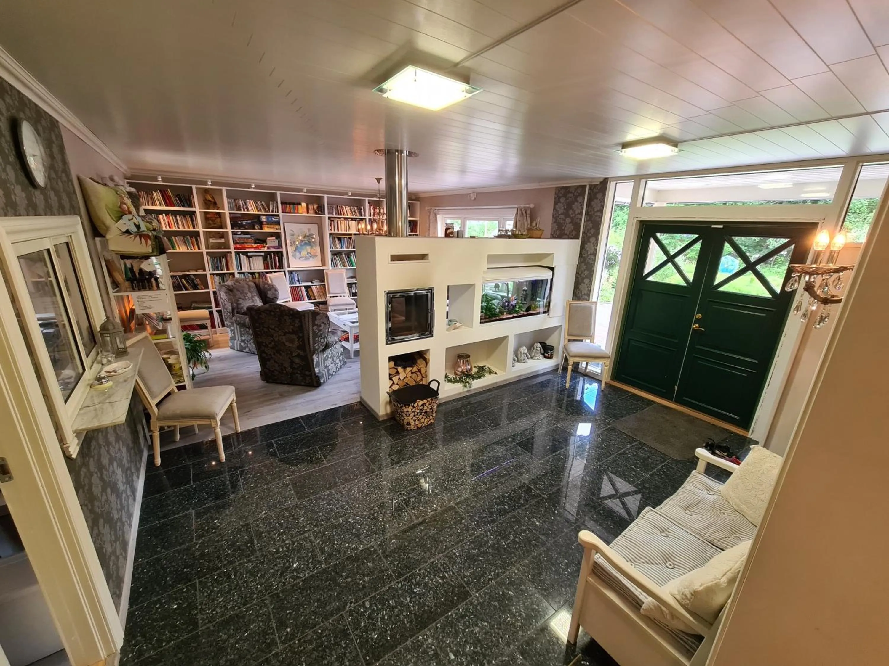 Library in Solheim Overnatting