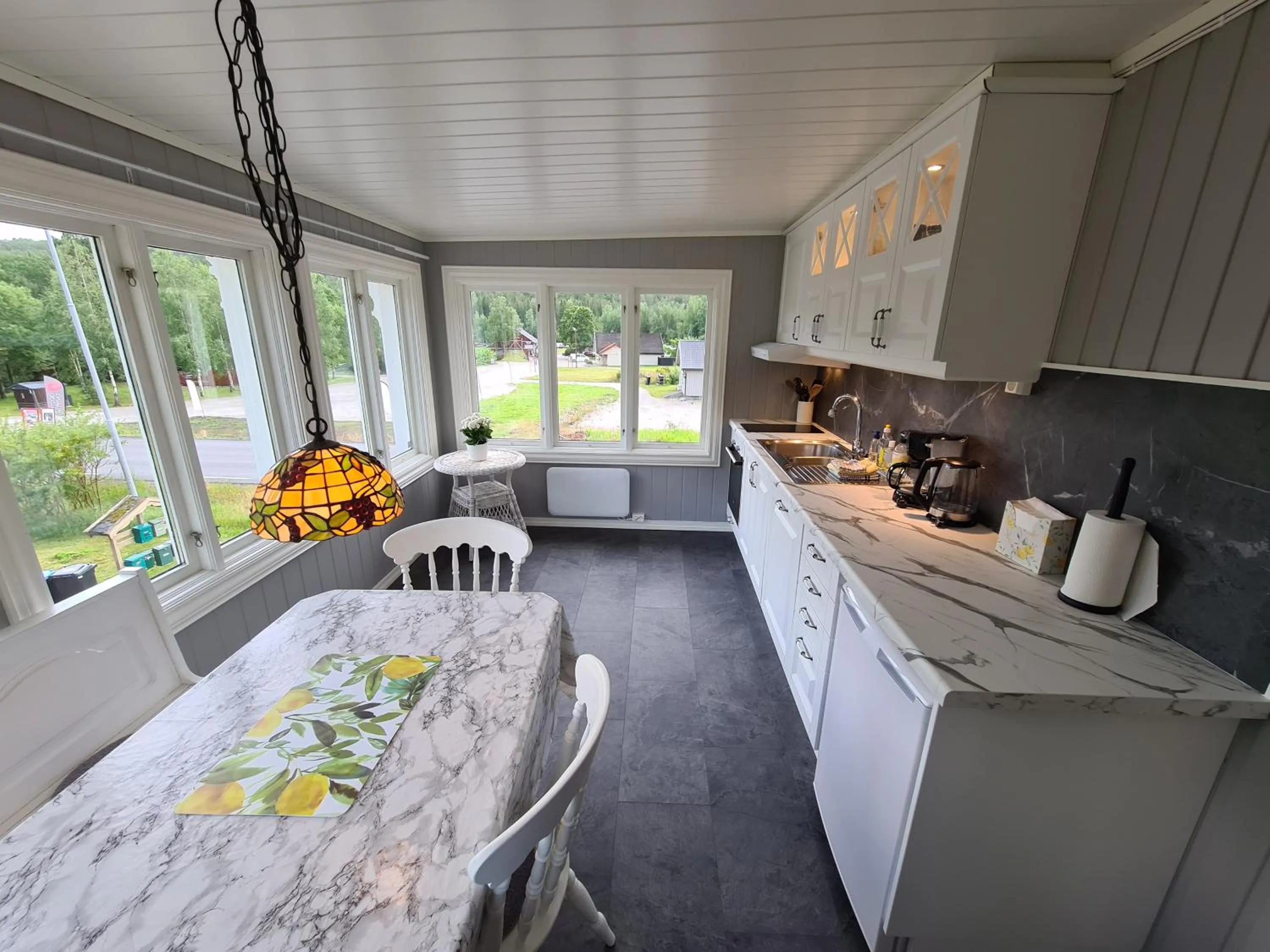 Kitchen or kitchenette in Solheim Overnatting