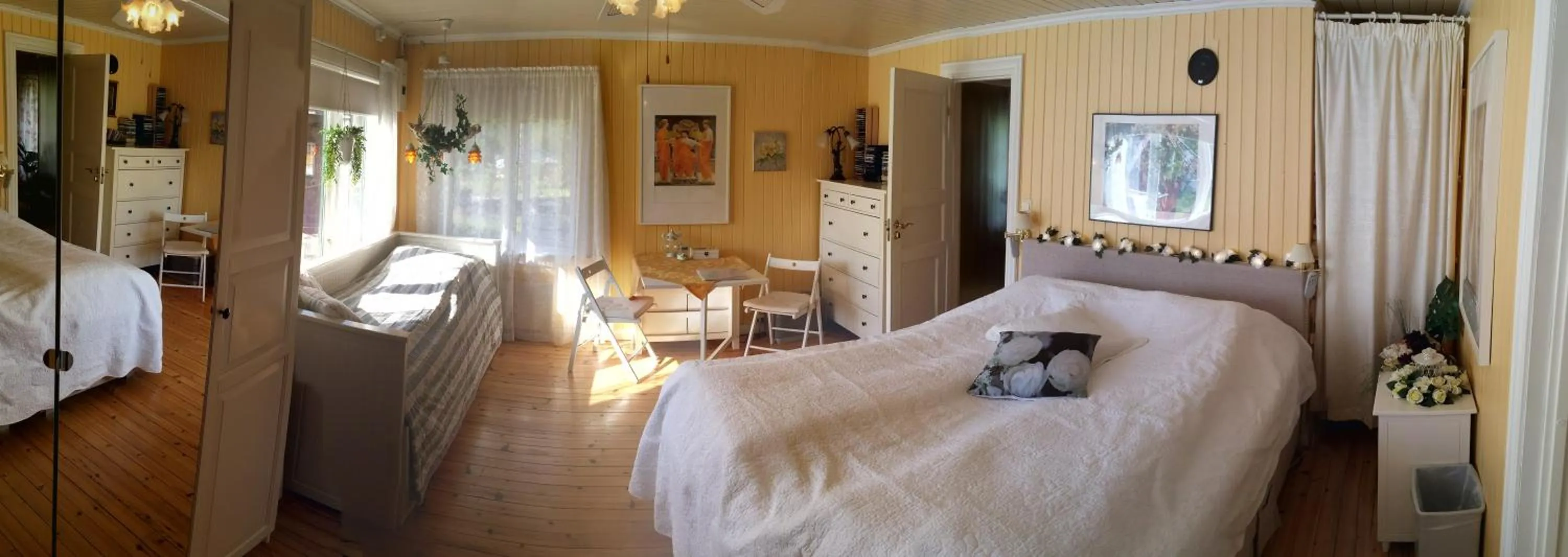 Photo of the whole room, Bed in Solheim Overnatting