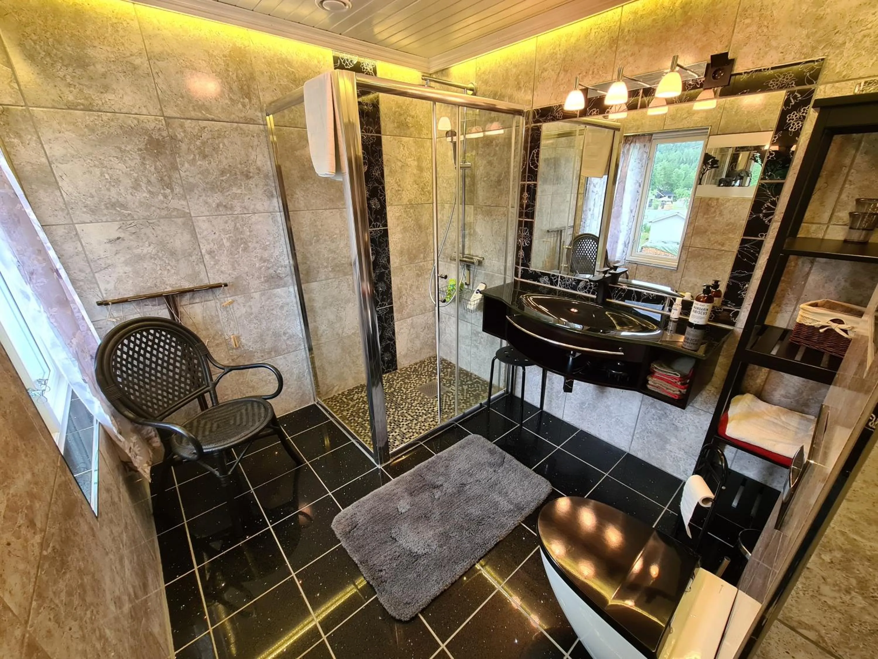 Shower in Solheim Overnatting