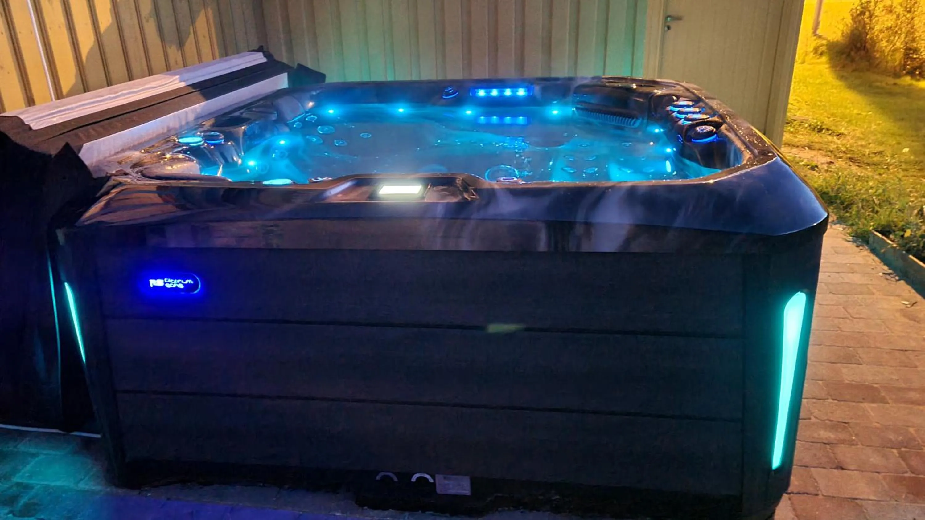 Hot Tub in Solheim Overnatting