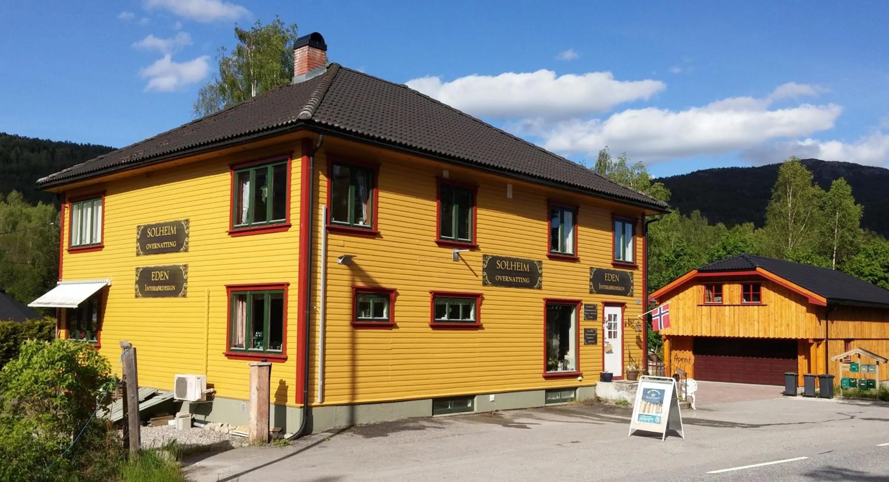 Facade/entrance in Solheim Overnatting