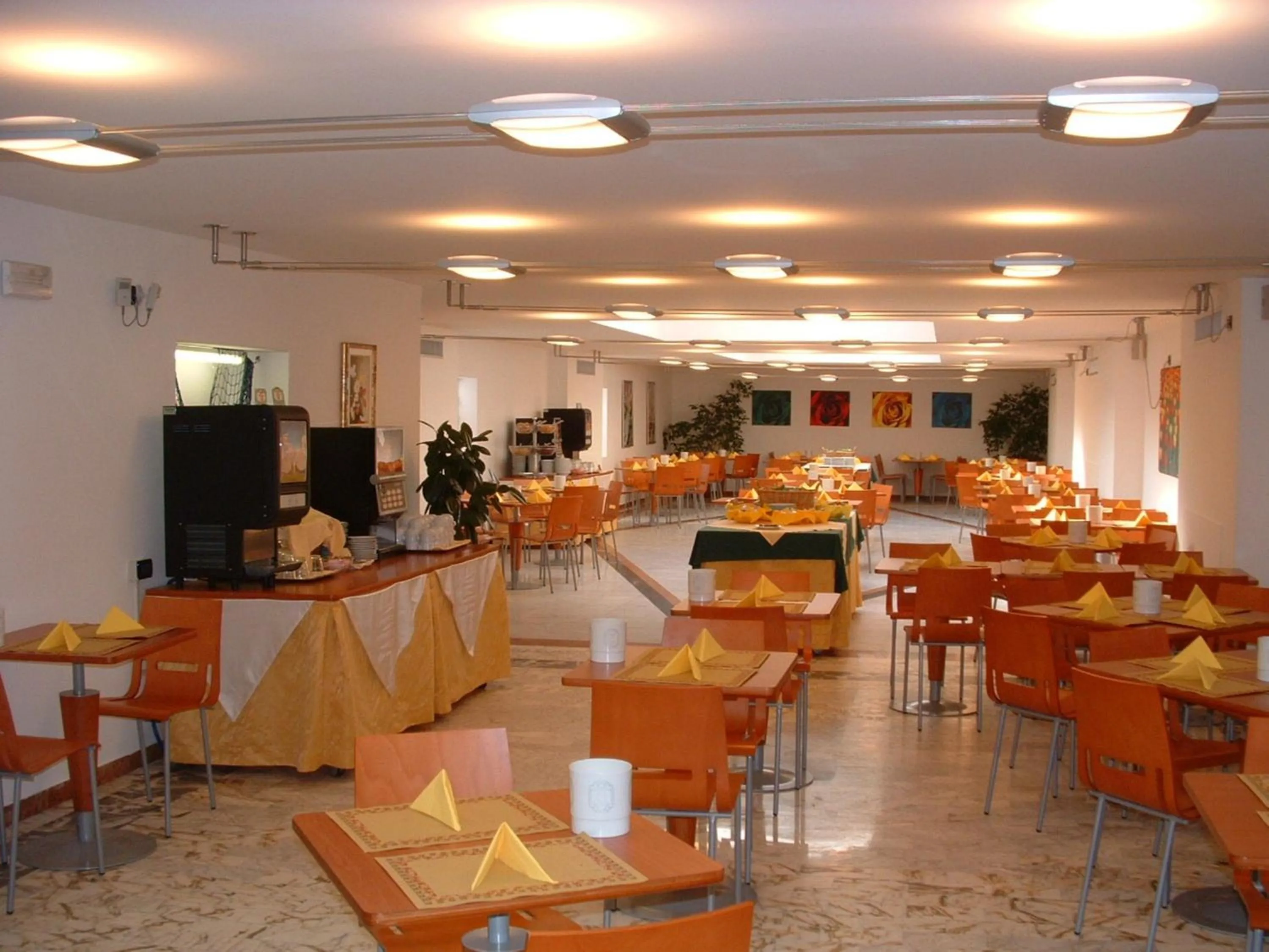 Restaurant/places to eat in Hotel Europeo