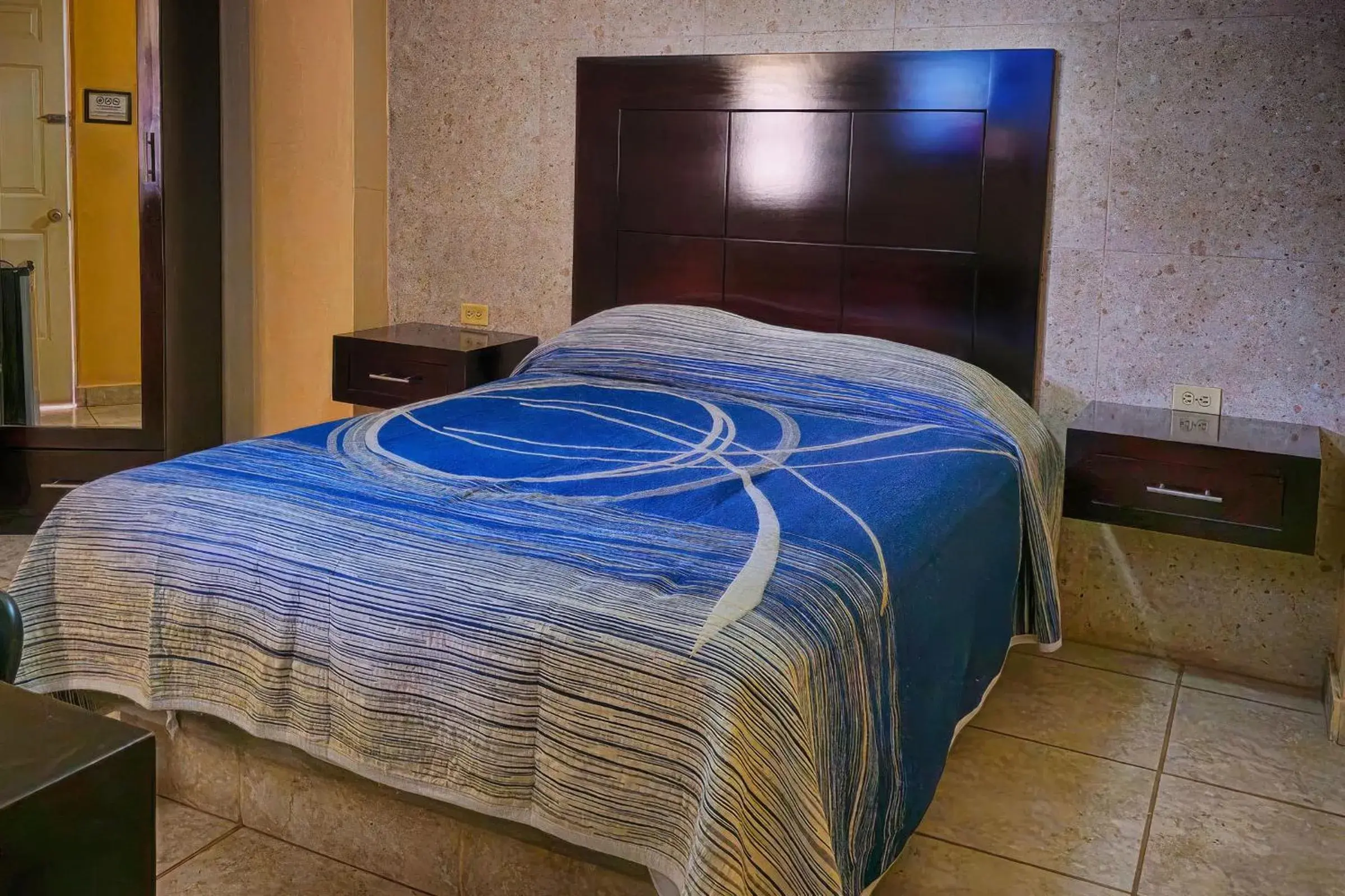 Queen Room in Hotel Oasis Queen Room in Hotel Oasis