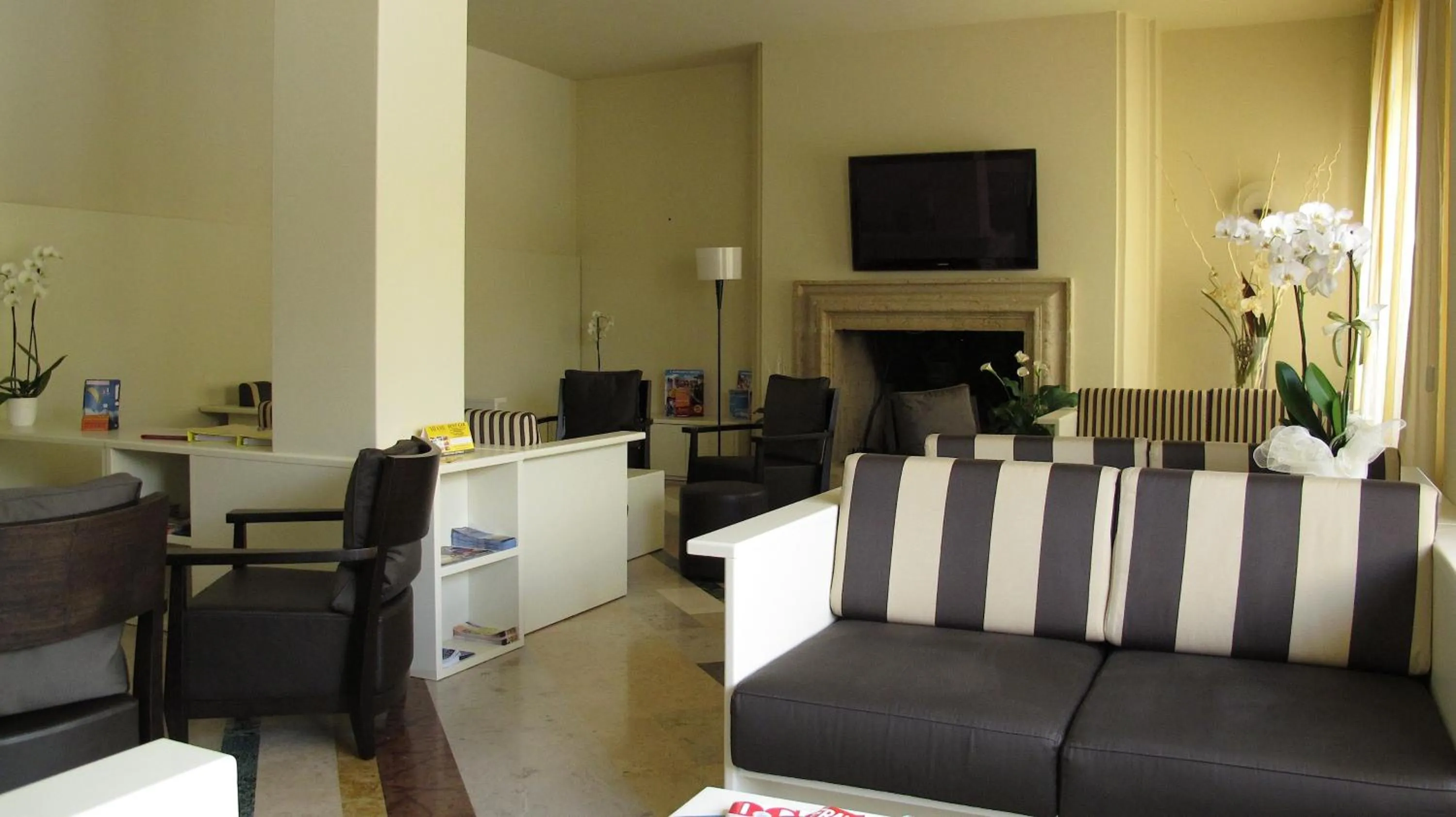 Lobby or reception in Hotel Romeo