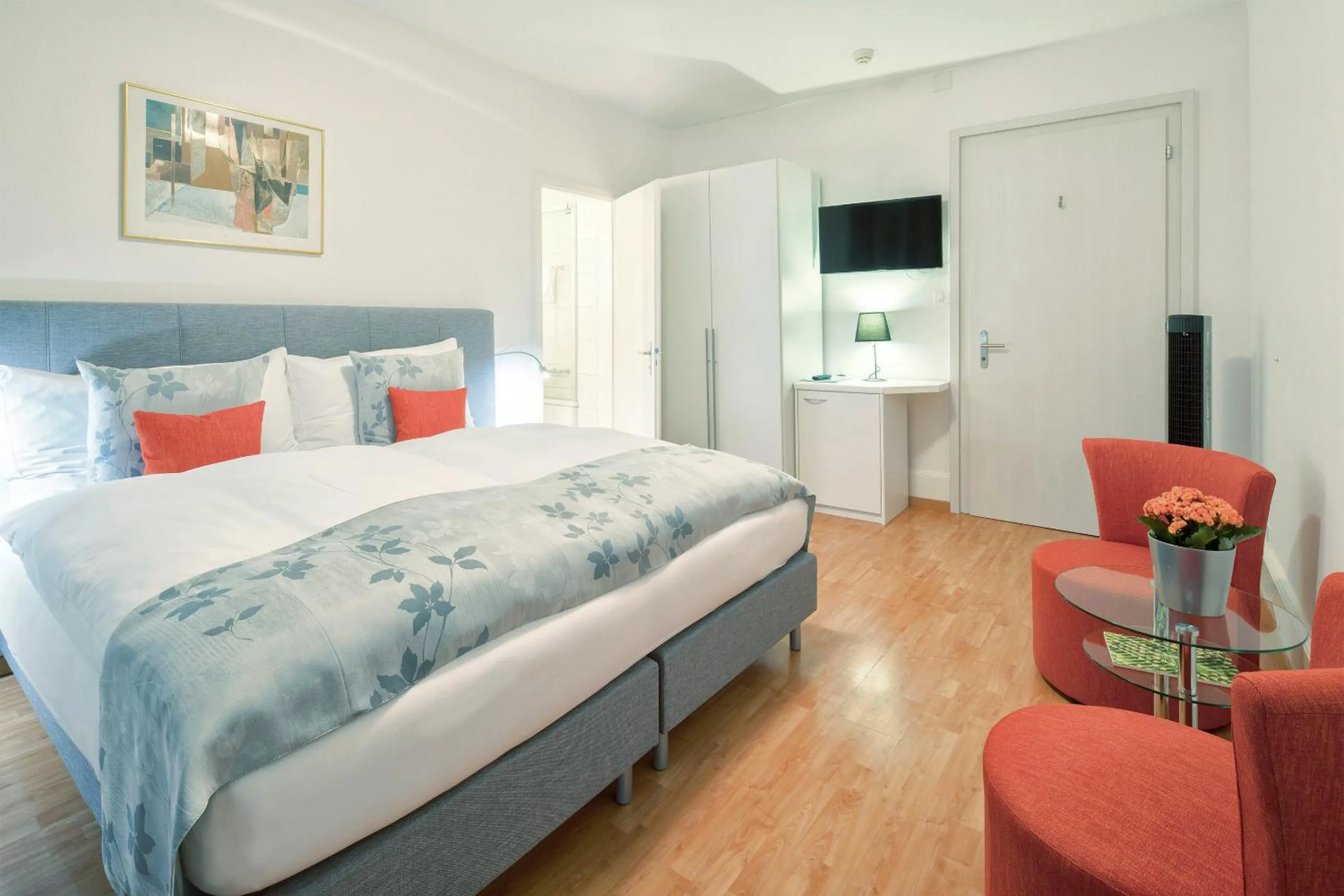 Day, Bed in Hotel Schmid & Alfa