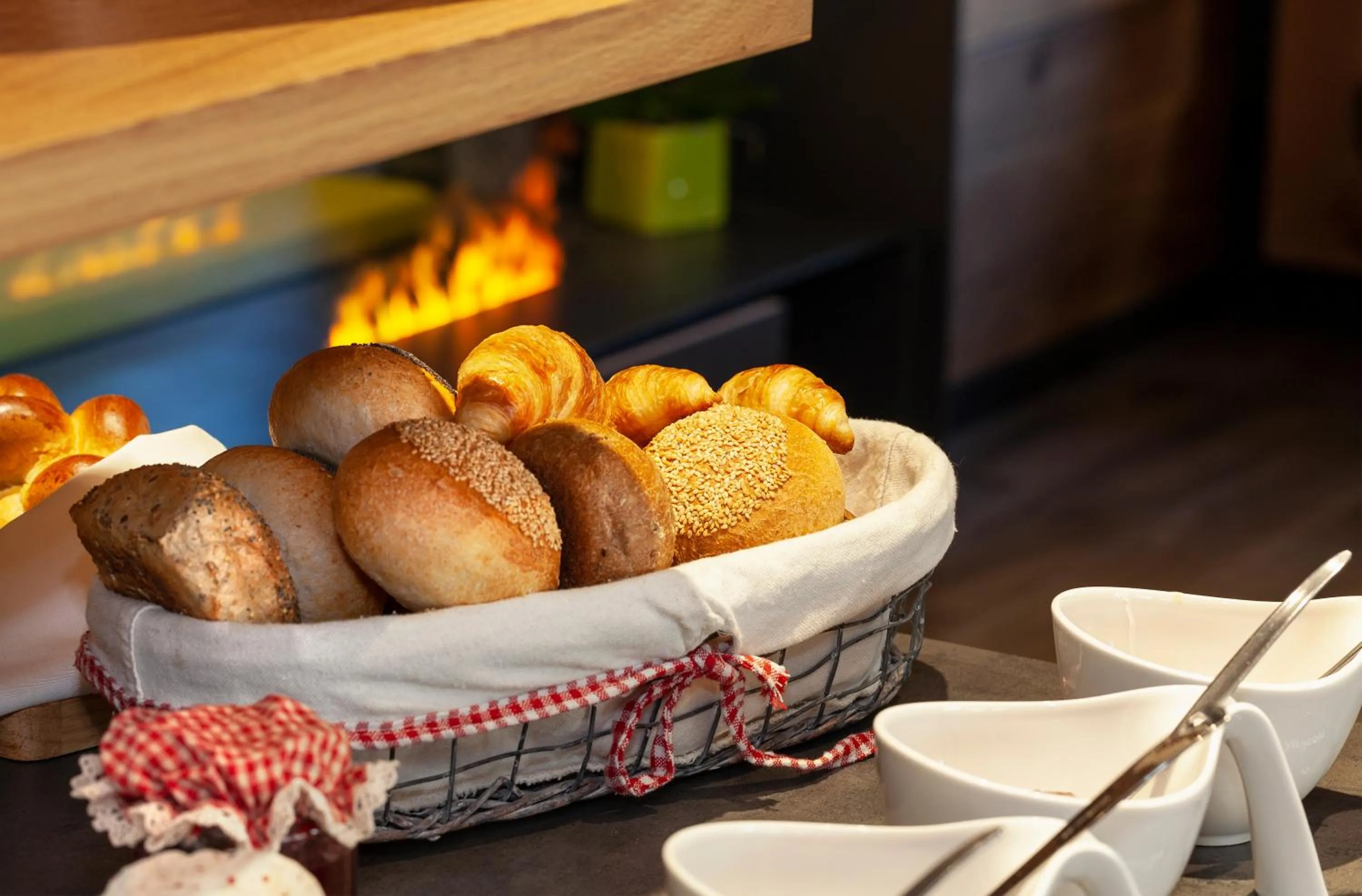 Restaurant/places to eat in Hotel Eden No. 7