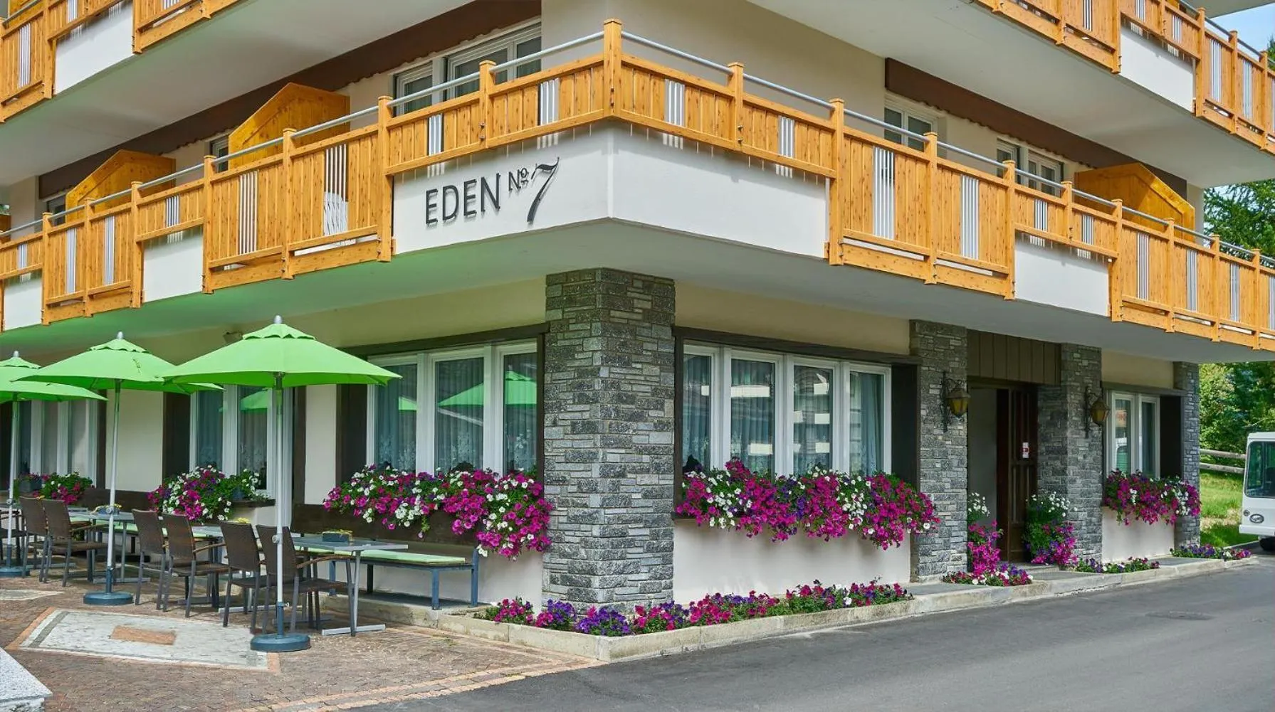Facade/entrance in Hotel Eden No. 7