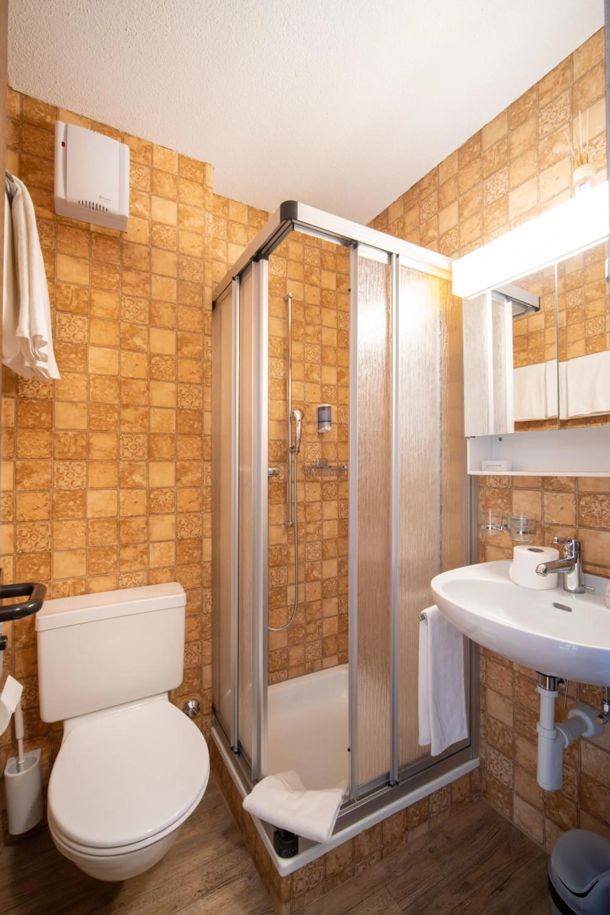 Shower in Seeblick Höhenhotel