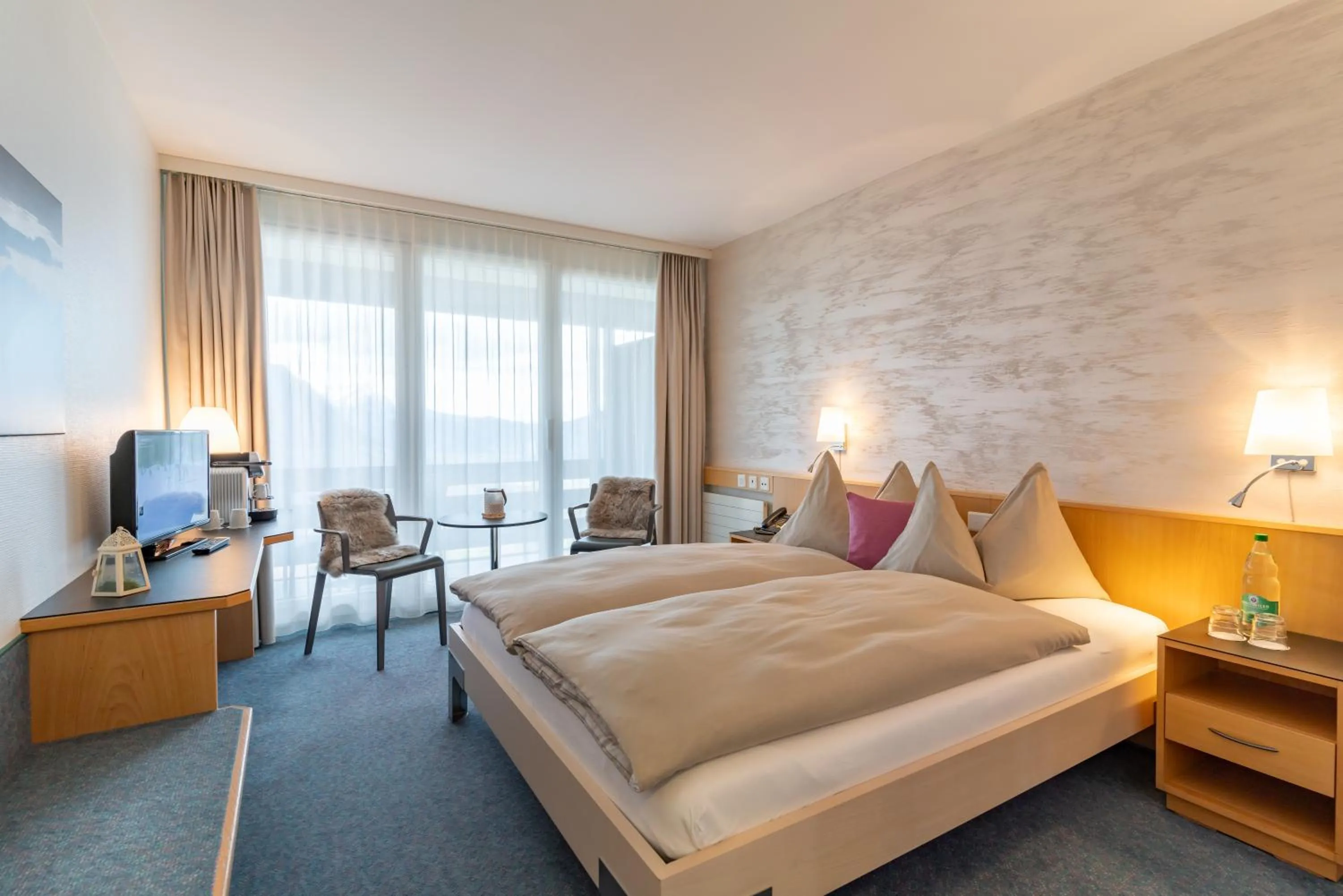 Living room, Bed in Seeblick Höhenhotel