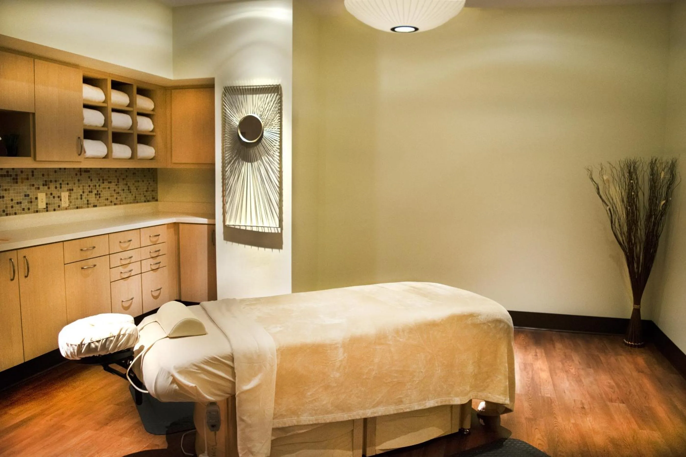 Spa and wellness centre/facilities, Bed in Rhythm City Casino & Resort