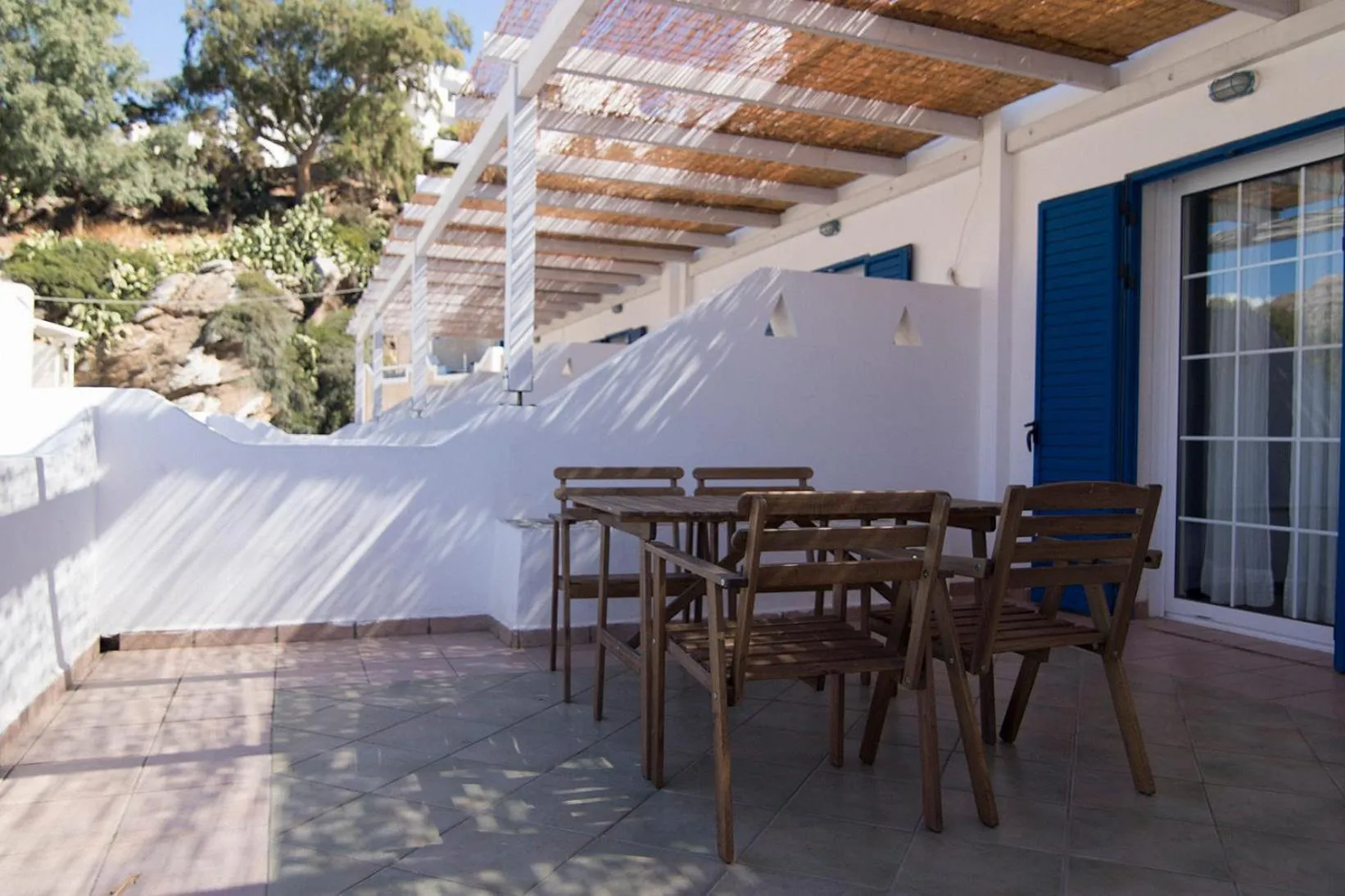 Shower in Armadoros Hotel / Ios Backpackers