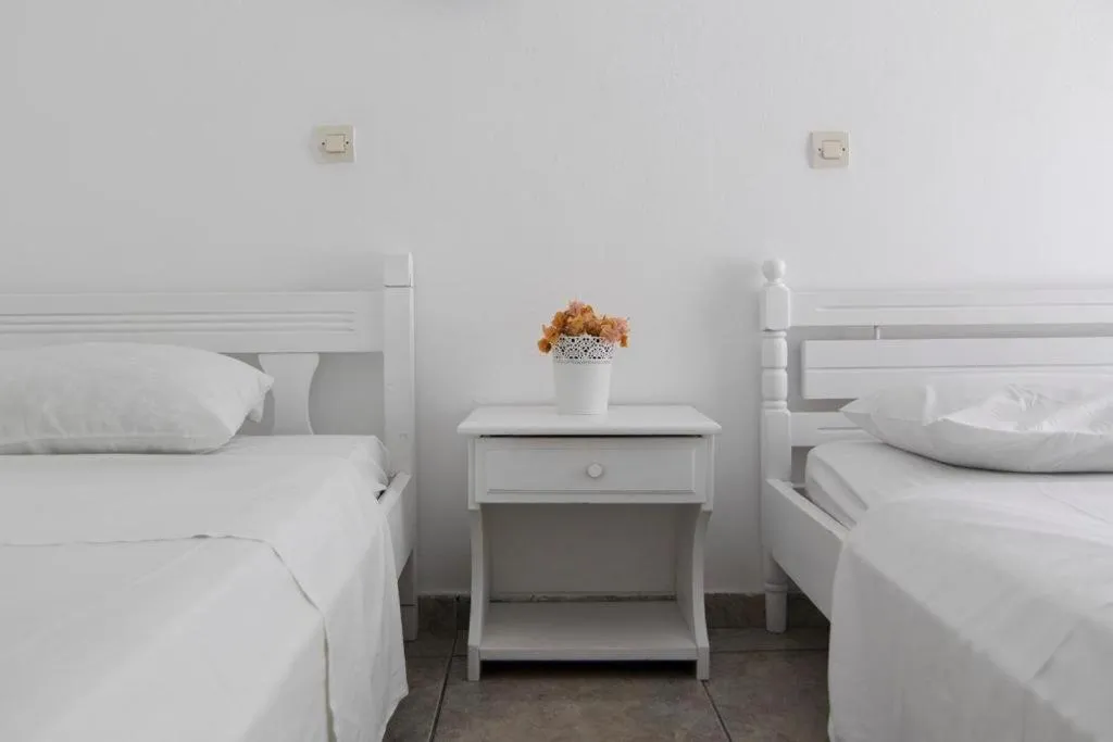Bed in Armadoros Hotel / Ios Backpackers