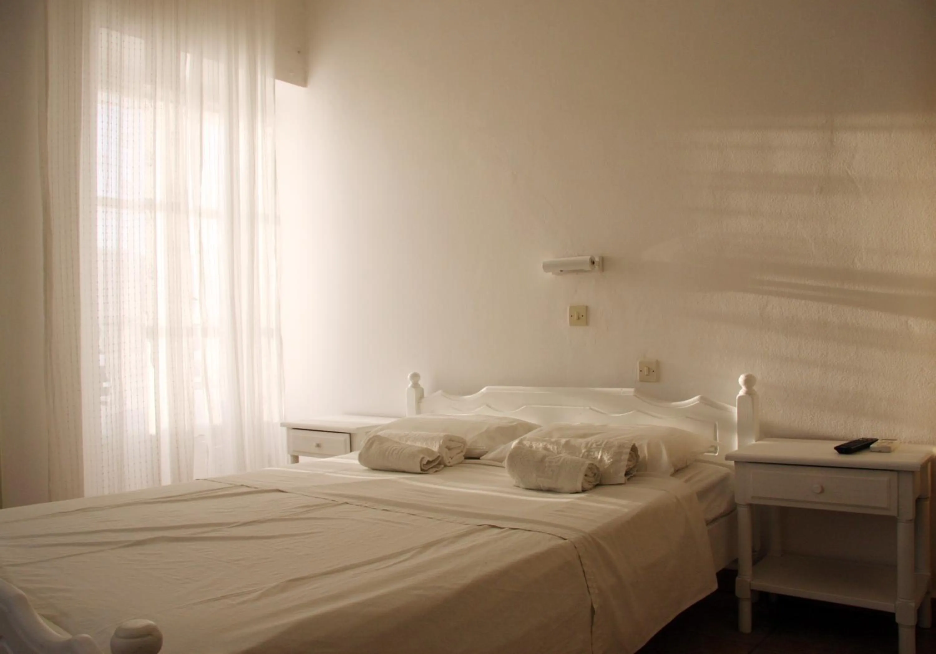 Photo of the whole room, Bed in Armadoros Hotel / Ios Backpackers