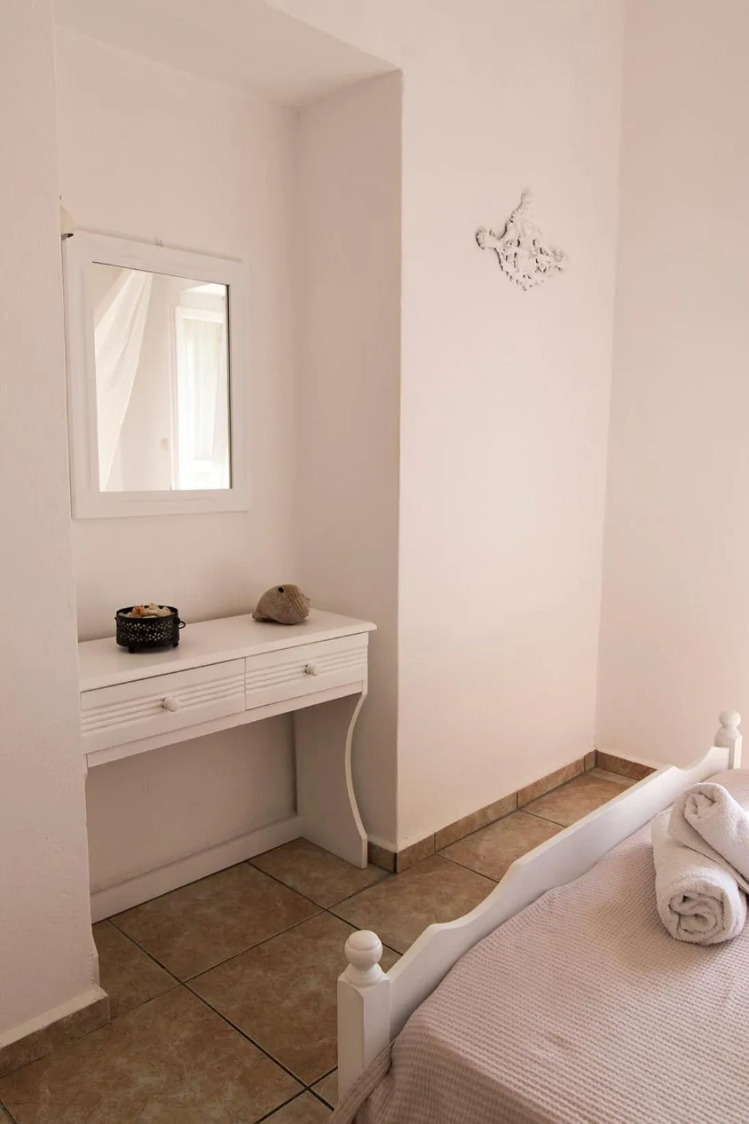 Photo of the whole room, Bed in Armadoros Hotel / Ios Backpackers